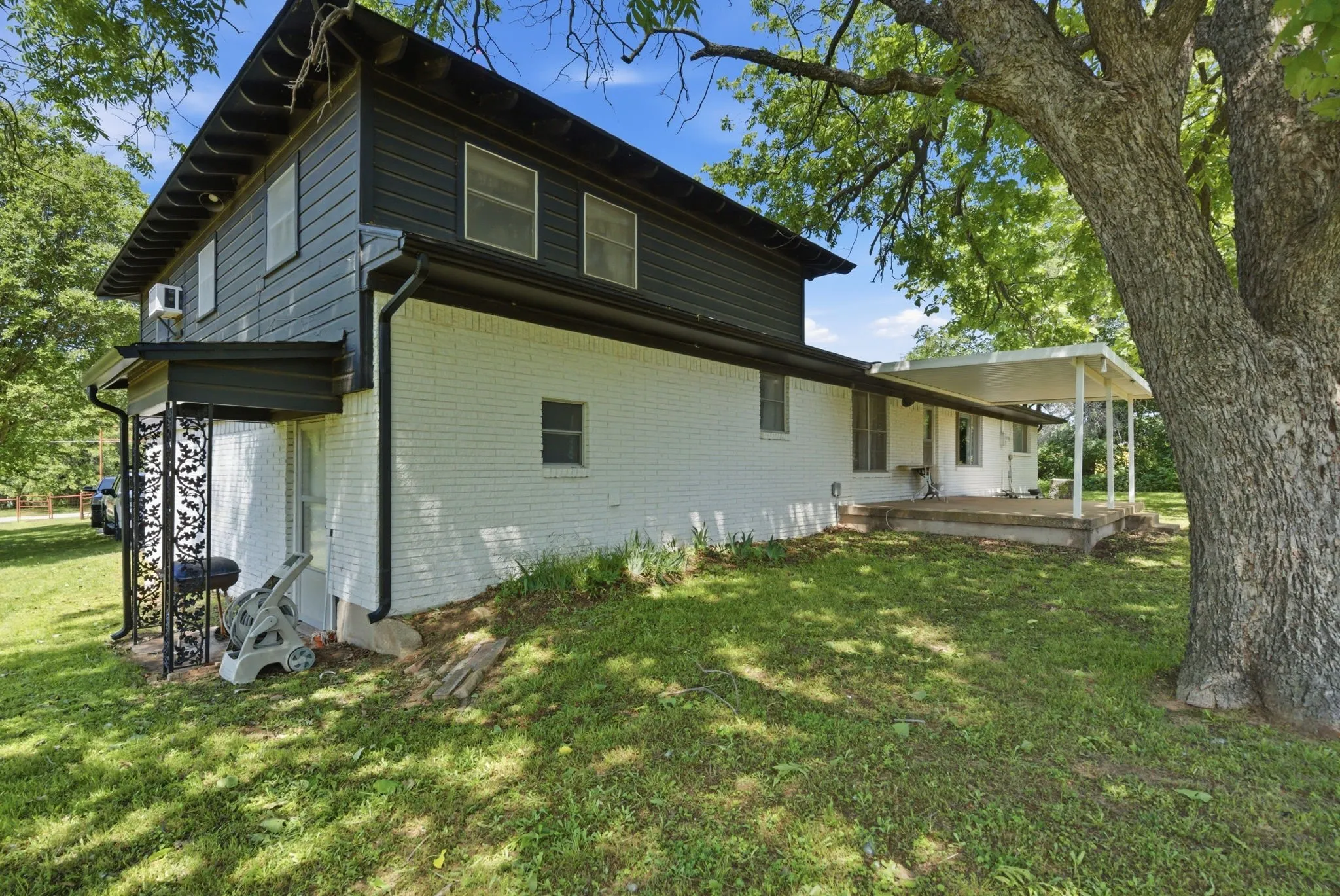 Single Family Residence For Sale in Tarrant County , 7485 Portwood Road, Azle, Texas 76020, 5 Bedroom, 3 Bathroom, 2 Garage spaces, 2,128 Sqft, built in 1972, Preowned, mls#21254291, Real Estate Agent in Azle, Homes For Sale in Tarrant county, Homes For Sale in Azle, Realtor in Azle Texas, Real Estate Brokerage Independent Realty Texas, Luminita Cordes Realtor