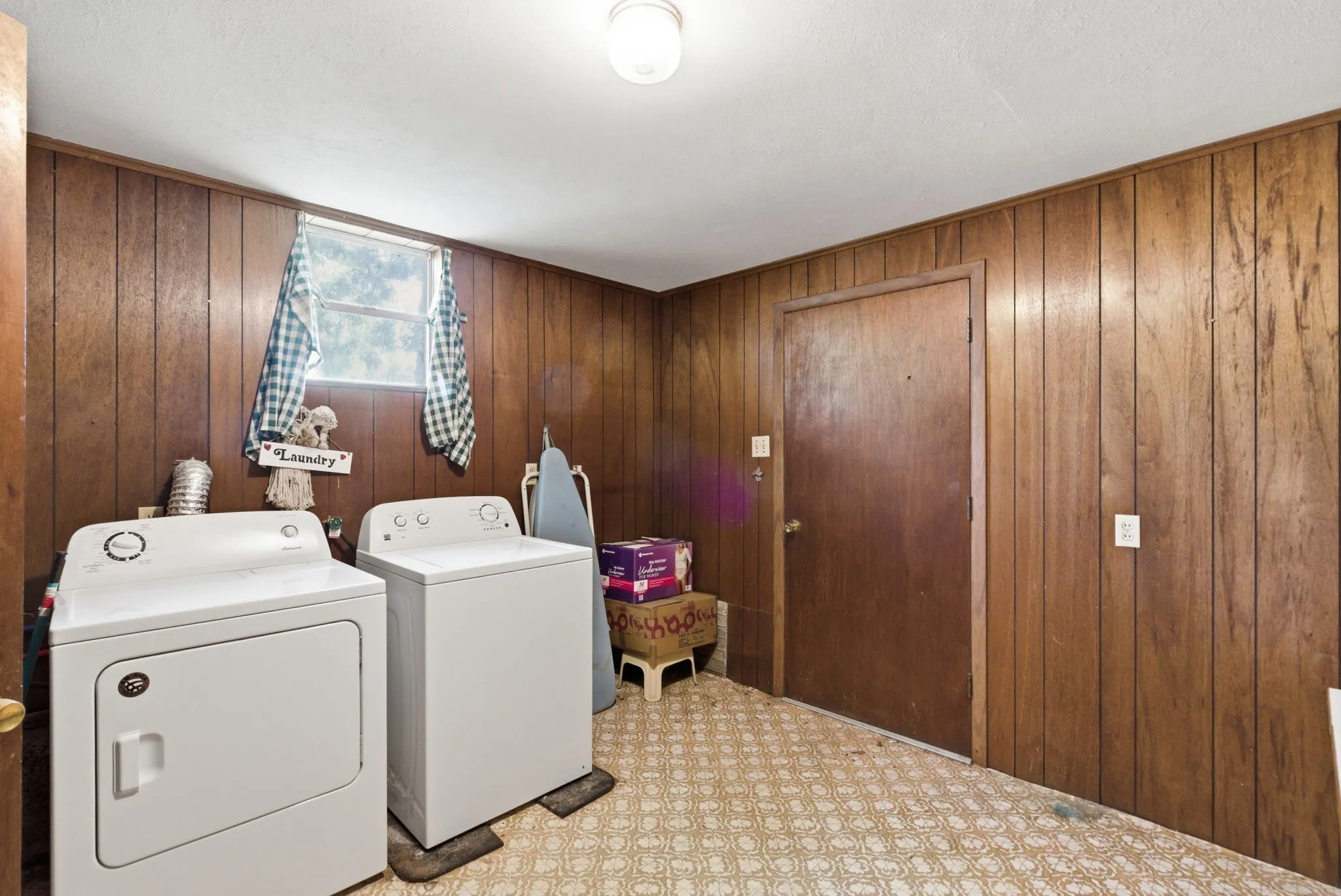 Single Family Residence For Sale in Tarrant County , 7485 Portwood Road, Azle, Texas 76020, 5 Bedroom, 3 Bathroom, 2 Garage spaces, 2,128 Sqft, built in 1972, Preowned, mls#21254291, Real Estate Agent in Azle, Homes For Sale in Tarrant county, Homes For Sale in Azle, Realtor in Azle Texas, Real Estate Brokerage Independent Realty Texas, Luminita Cordes Realtor