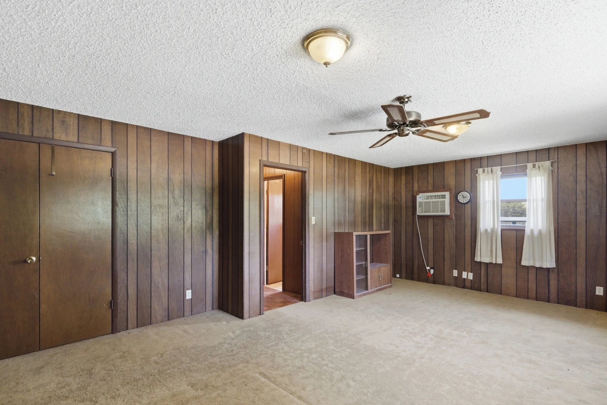 Single Family Residence For Sale in Tarrant County , 7485 Portwood Road, Azle, Texas 76020, 5 Bedroom, 3 Bathroom, 2 Garage spaces, 2,128 Sqft, built in 1972, Preowned, mls#21254291, Real Estate Agent in Azle, Homes For Sale in Tarrant county, Homes For Sale in Azle, Realtor in Azle Texas, Real Estate Brokerage Independent Realty Texas, Luminita Cordes Realtor