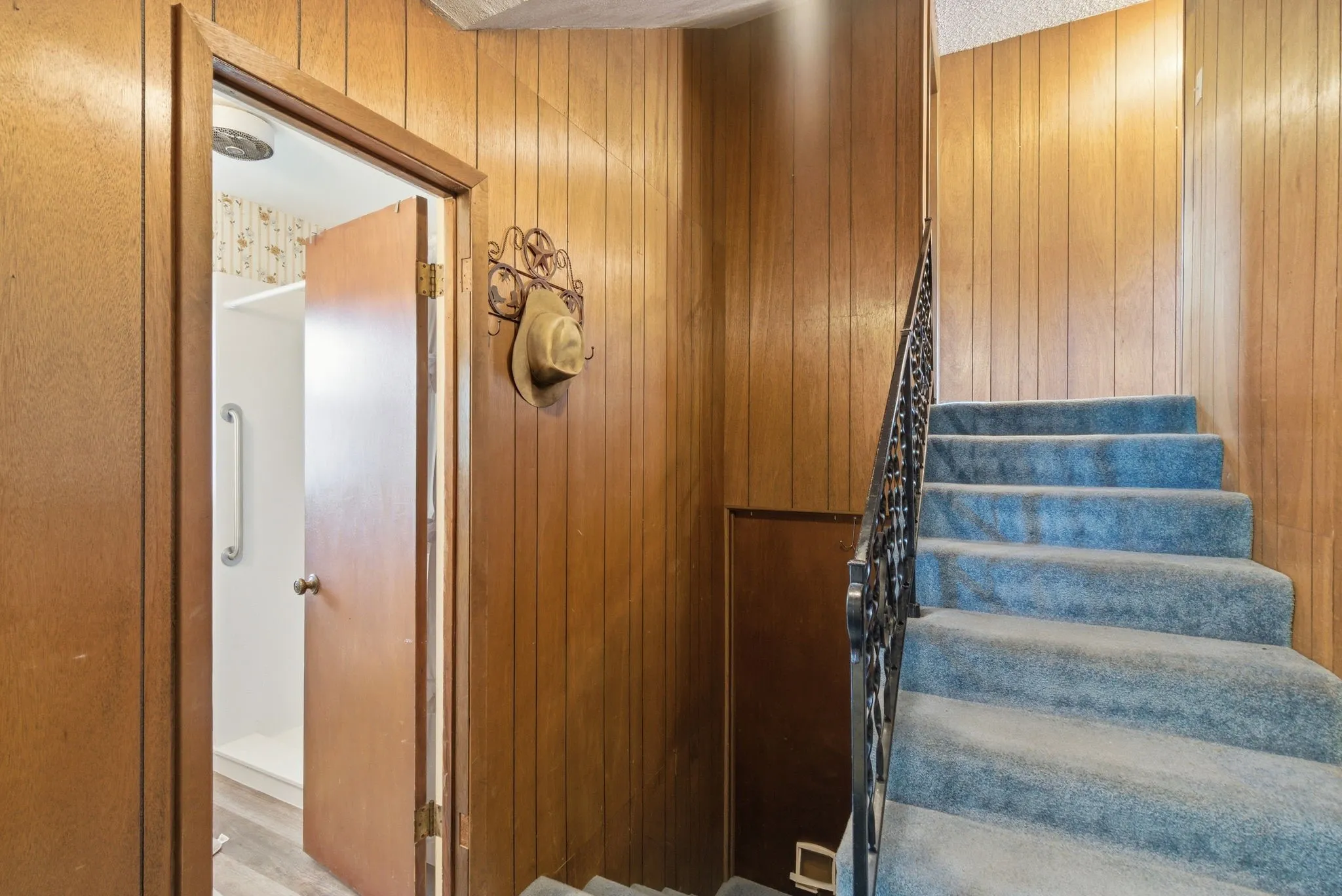 Single Family Residence For Sale in Tarrant County , 7485 Portwood Road, Azle, Texas 76020, 5 Bedroom, 3 Bathroom, 2 Garage spaces, 2,128 Sqft, built in 1972, Preowned, mls#21254291, Real Estate Agent in Azle, Homes For Sale in Tarrant county, Homes For Sale in Azle, Realtor in Azle Texas, Real Estate Brokerage Independent Realty Texas, Luminita Cordes Realtor