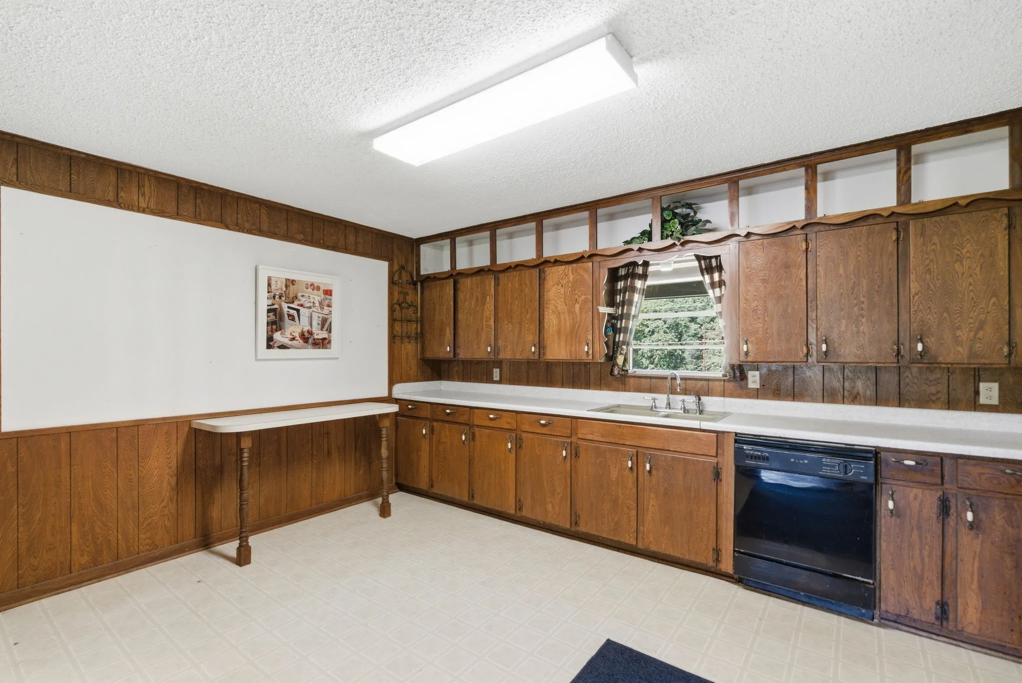 Single Family Residence For Sale in Tarrant County , 7485 Portwood Road, Azle, Texas 76020, 5 Bedroom, 3 Bathroom, 2 Garage spaces, 2,128 Sqft, built in 1972, Preowned, mls#21254291, Real Estate Agent in Azle, Homes For Sale in Tarrant county, Homes For Sale in Azle, Realtor in Azle Texas, Real Estate Brokerage Independent Realty Texas, Luminita Cordes Realtor