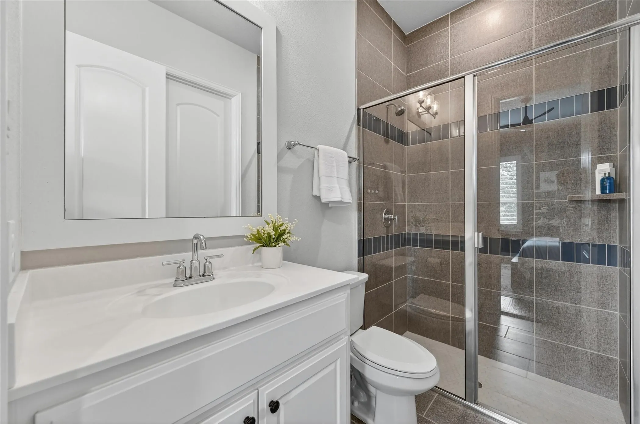 Single Family Residence For Sale in Denton County , 7108 Eagles Ridge Court, Argyle, Texas 76226, 4 Bedroom, 5 Bathroom, 3 Garage spaces, 3,794 Sqft, built in 2021, mls#21252029, Real Estate Agent in Argyle, Homes For Sale in Denton county, Homes For Sale in Argyle, Realtor in Argyle Texas, Real Estate Brokerage Independent Realty Texas, Luminita Cordes Realtor