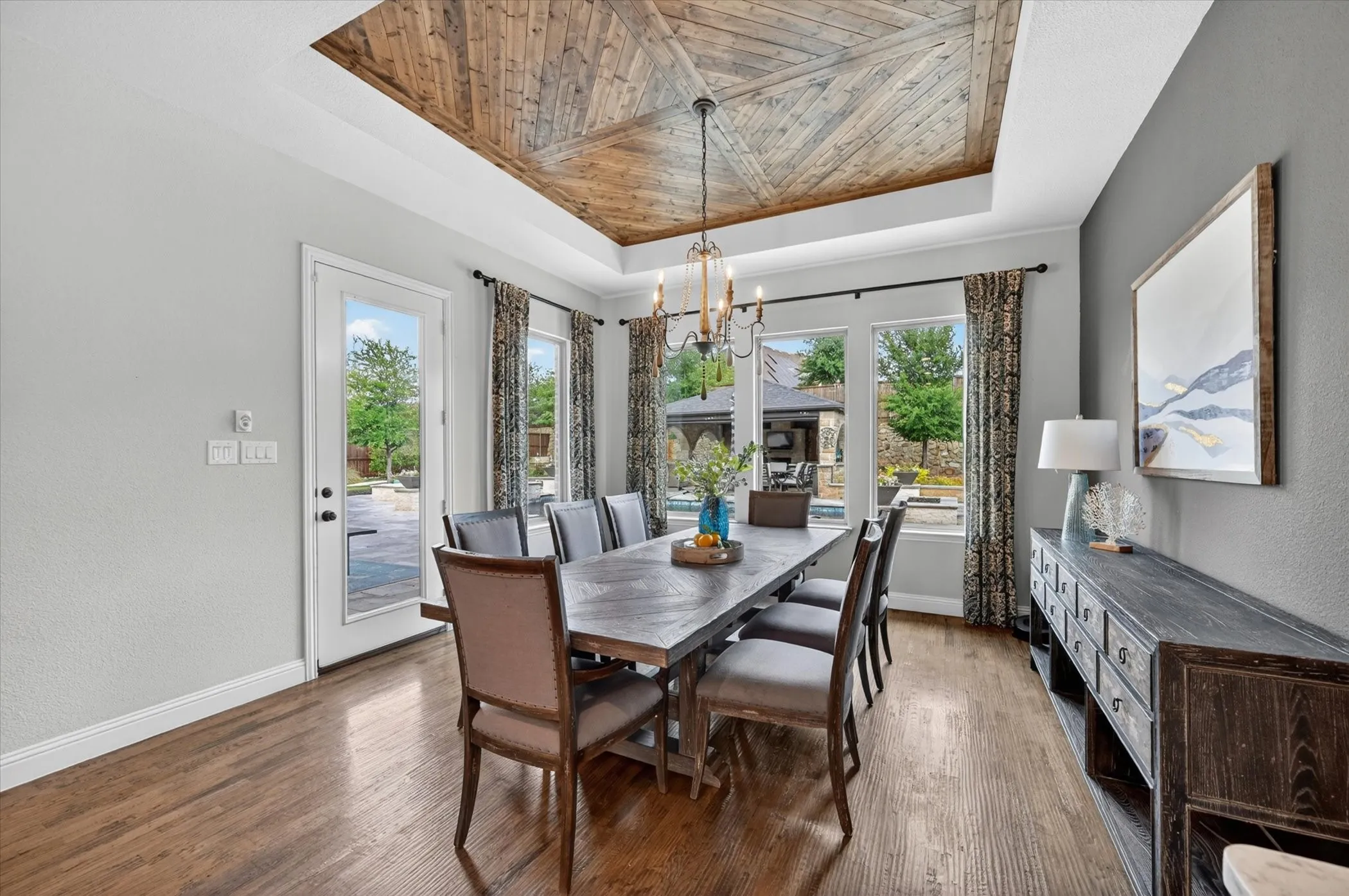 Designed for both everyday living and entertaining, the oversized dining area features a custom wood-inlay tray ceiling.