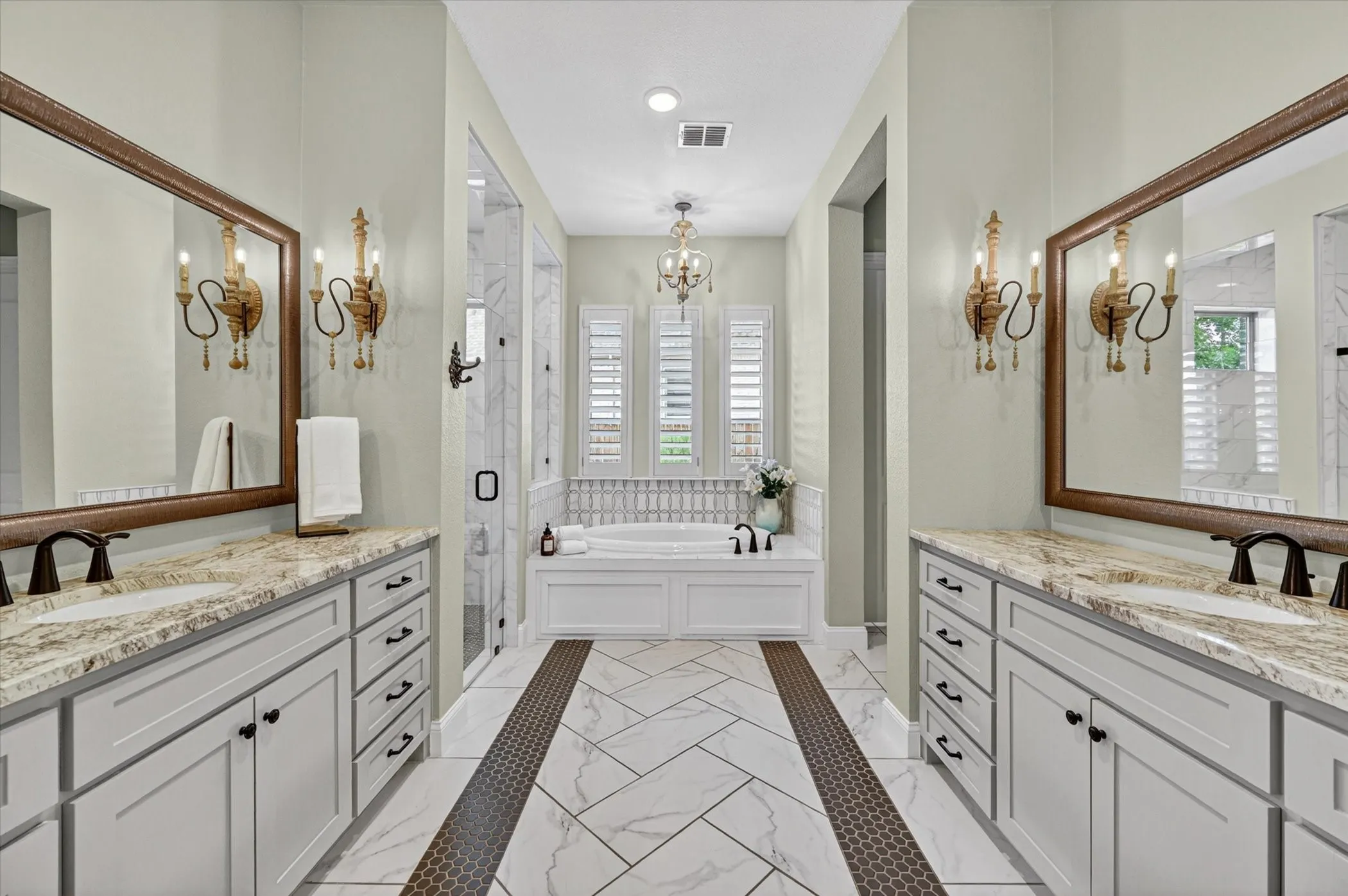 Single Family Residence For Sale in Denton County , 7108 Eagles Ridge Court, Argyle, Texas 76226, 4 Bedroom, 5 Bathroom, 3 Garage spaces, 3,794 Sqft, built in 2021, mls#21252029, Real Estate Agent in Argyle, Homes For Sale in Denton county, Homes For Sale in Argyle, Realtor in Argyle Texas, Real Estate Brokerage Independent Realty Texas, Luminita Cordes Realtor