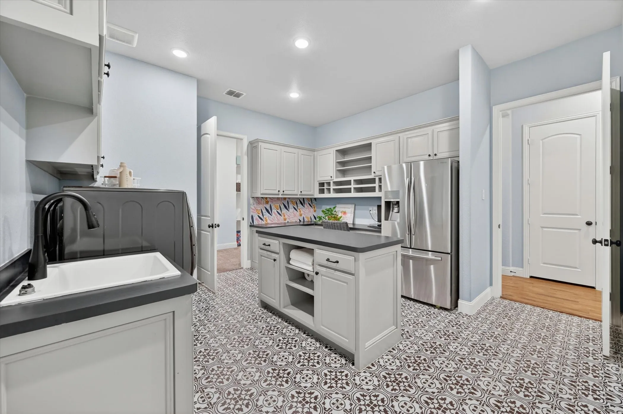 Single Family Residence For Sale in Denton County , 7108 Eagles Ridge Court, Argyle, Texas 76226, 4 Bedroom, 5 Bathroom, 3 Garage spaces, 3,794 Sqft, built in 2021, mls#21252029, Real Estate Agent in Argyle, Homes For Sale in Denton county, Homes For Sale in Argyle, Realtor in Argyle Texas, Real Estate Brokerage Independent Realty Texas, Luminita Cordes Realtor