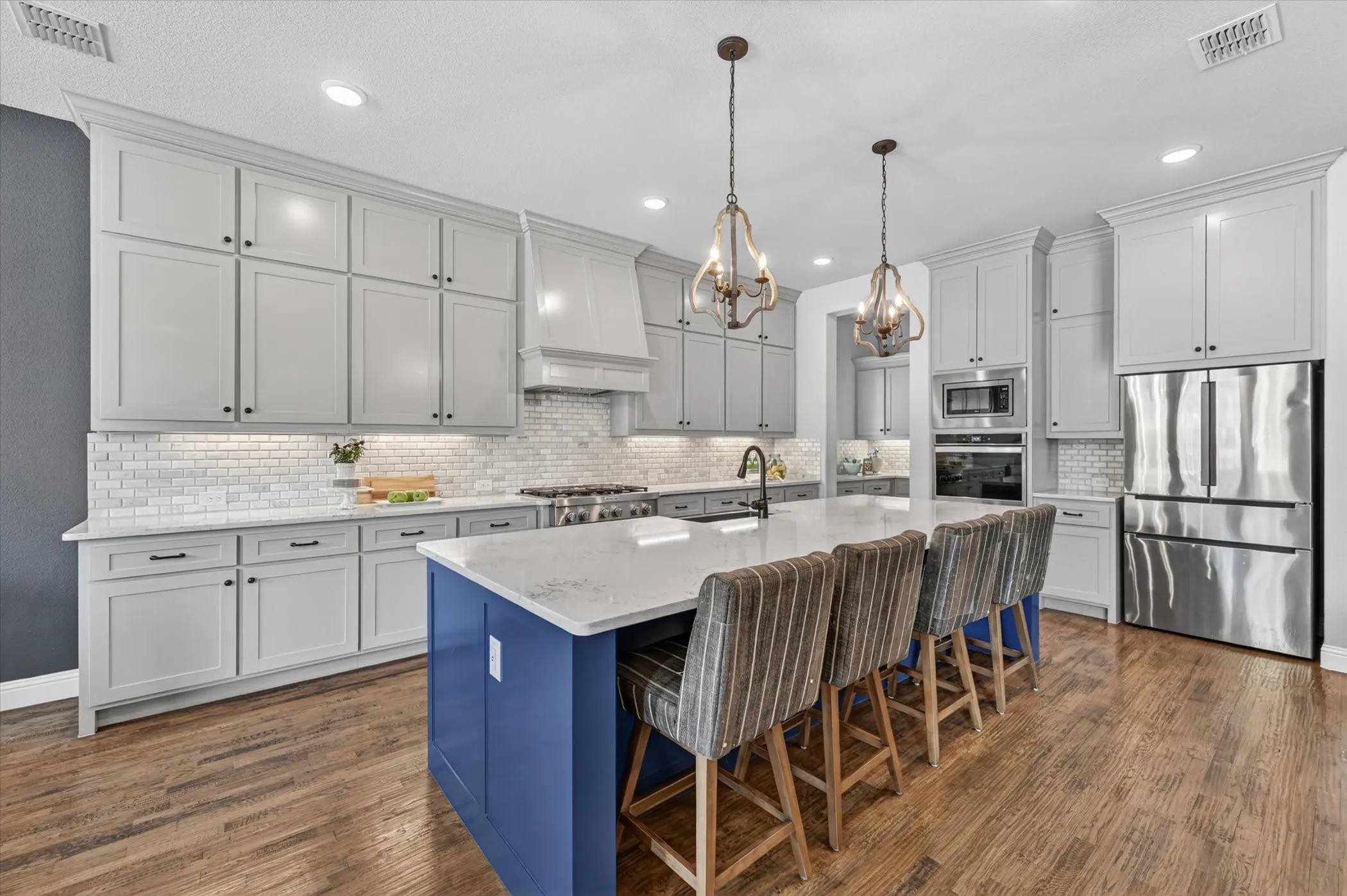 Single Family Residence For Sale in Denton County , 7108 Eagles Ridge Court, Argyle, Texas 76226, 4 Bedroom, 5 Bathroom, 3 Garage spaces, 3,794 Sqft, built in 2021, mls#21252029, Real Estate Agent in Argyle, Homes For Sale in Denton county, Homes For Sale in Argyle, Realtor in Argyle Texas, Real Estate Brokerage Independent Realty Texas, Luminita Cordes Realtor