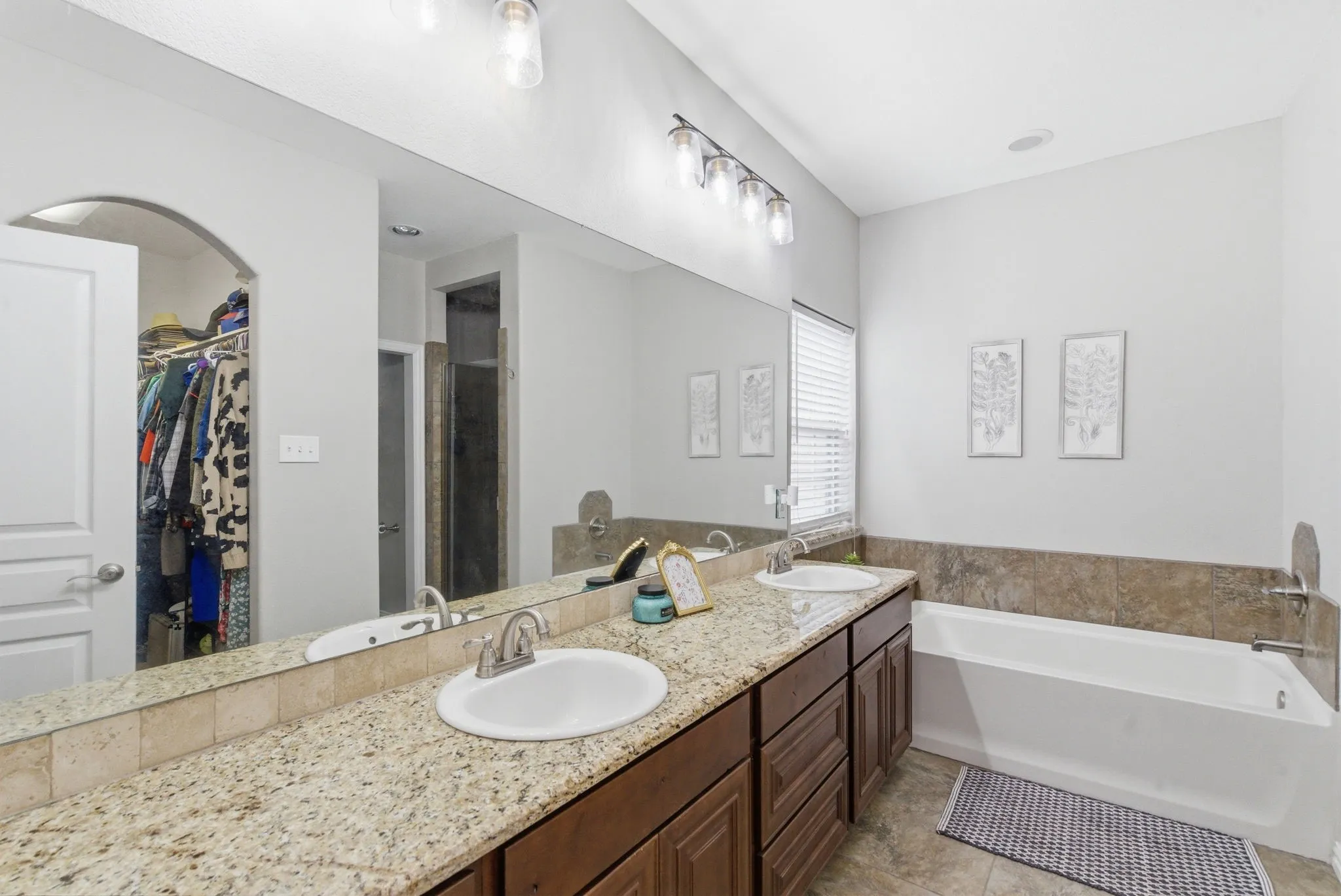 Single Family Residence For Sale in Erath County , 1700 Elk Run, Stephenville, Texas 76401, 4 Bedroom, 3 Bathroom, 2 Garage spaces, 2,711 Sqft, built in 2014, mls#21254421, Real Estate Agent in Stephenville, Homes For Sale in Erath county, Homes For Sale in Stephenville, Realtor in Stephenville Texas, Real Estate Brokerage Independent Realty Texas, Luminita Cordes Realtor