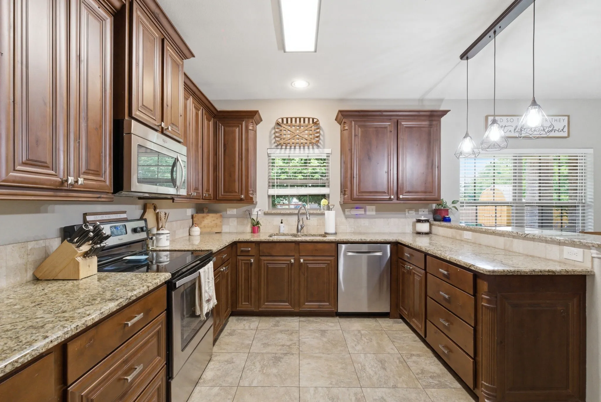Single Family Residence For Sale in Erath County , 1700 Elk Run, Stephenville, Texas 76401, 4 Bedroom, 3 Bathroom, 2 Garage spaces, 2,711 Sqft, built in 2014, mls#21254421, Real Estate Agent in Stephenville, Homes For Sale in Erath county, Homes For Sale in Stephenville, Realtor in Stephenville Texas, Real Estate Brokerage Independent Realty Texas, Luminita Cordes Realtor