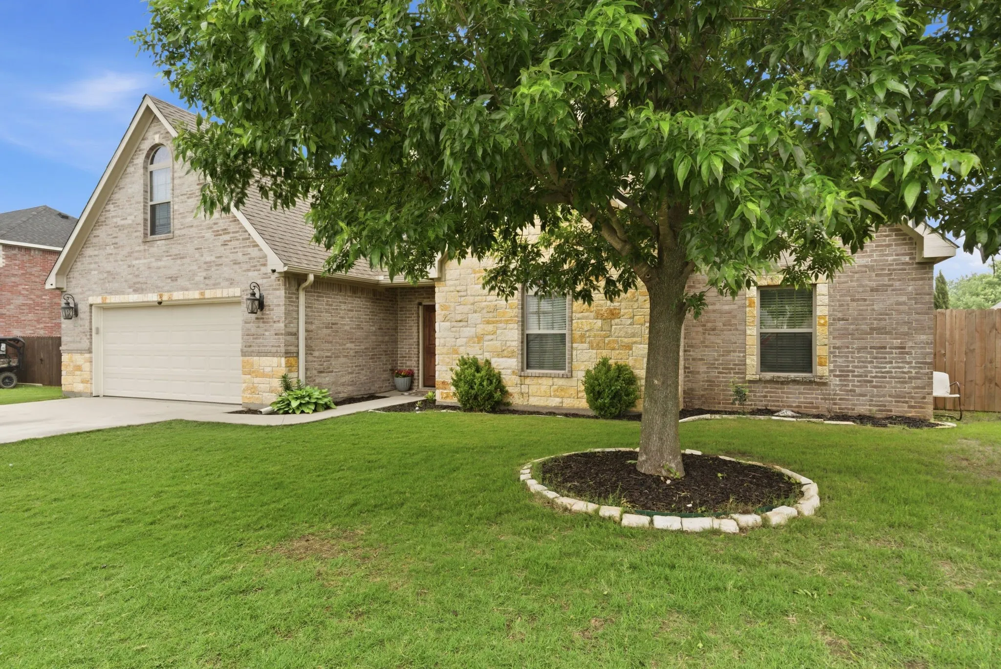 Single Family Residence For Sale in Erath County , 1700 Elk Run, Stephenville, Texas 76401, 4 Bedroom, 3 Bathroom, 2 Garage spaces, 2,711 Sqft, built in 2014, mls#21254421, Real Estate Agent in Stephenville, Homes For Sale in Erath county, Homes For Sale in Stephenville, Realtor in Stephenville Texas, Real Estate Brokerage Independent Realty Texas, Luminita Cordes Realtor