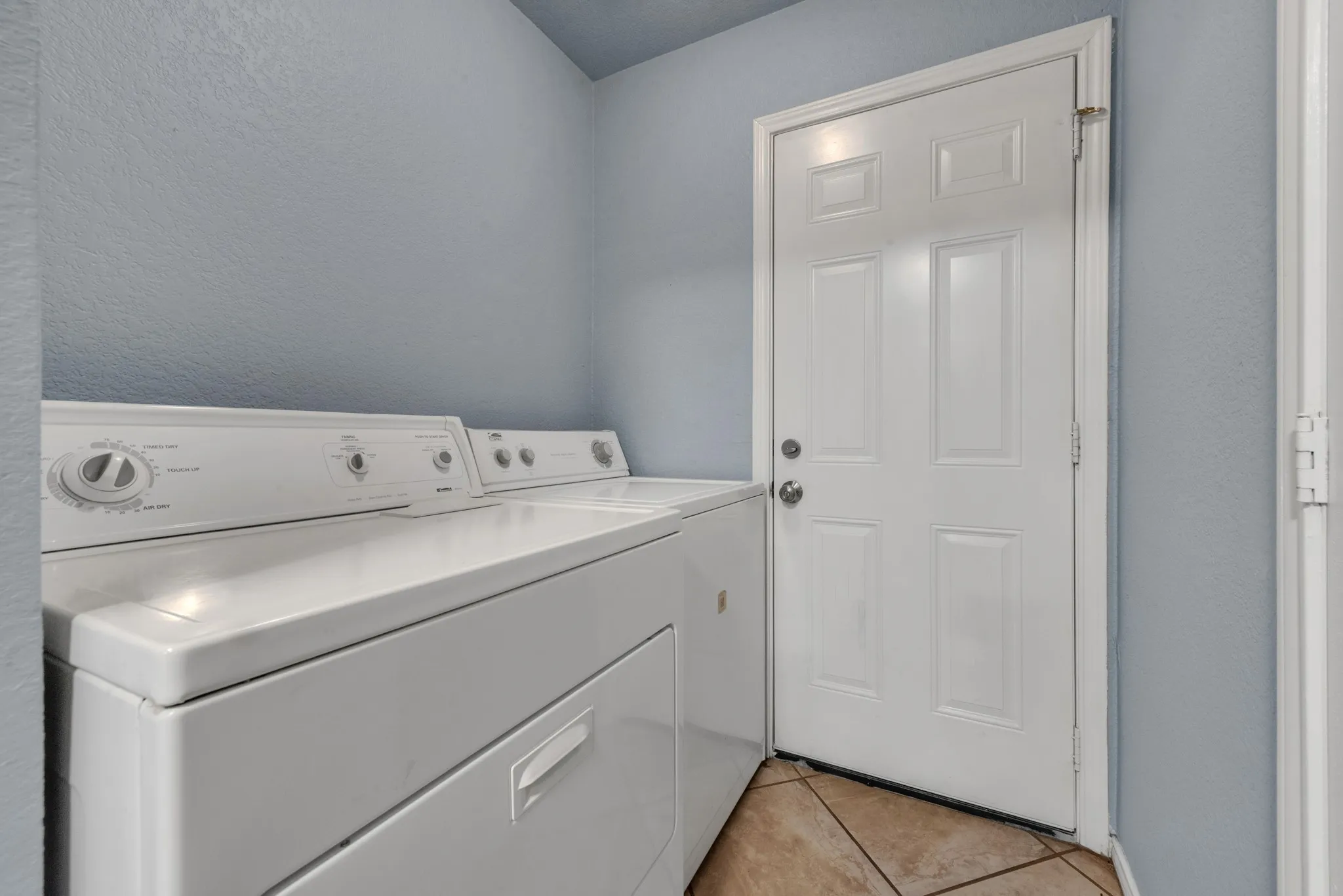 Duplex For Rent in Tarrant County , 3151 Karen Street, Fort Worth, Texas 76116, 3 Bedroom, 2 Bathroom, 2 Garage spaces, 2,188 Sqft, built in 2007, mls#21254708, Real Estate Agent in Fort Worth, Homes For Rent in Tarrant county, Homes For Rent in Fort Worth, Realtor in Fort Worth Texas, Real Estate Brokerage Independent Realty Texas, Luminita Cordes Realtor
