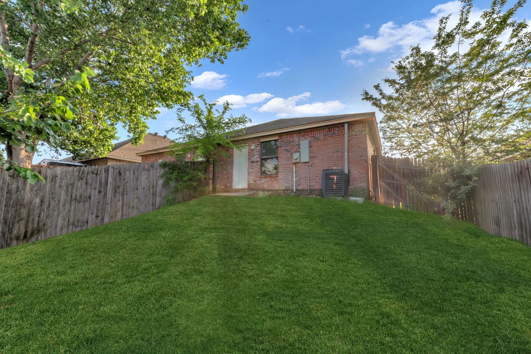 Duplex For Rent in Tarrant County , 3151 Karen Street, Fort Worth, Texas 76116, 3 Bedroom, 2 Bathroom, 2 Garage spaces, 2,188 Sqft, built in 2007, mls#21254708, Real Estate Agent in Fort Worth, Homes For Rent in Tarrant county, Homes For Rent in Fort Worth, Realtor in Fort Worth Texas, Real Estate Brokerage Independent Realty Texas, Luminita Cordes Realtor