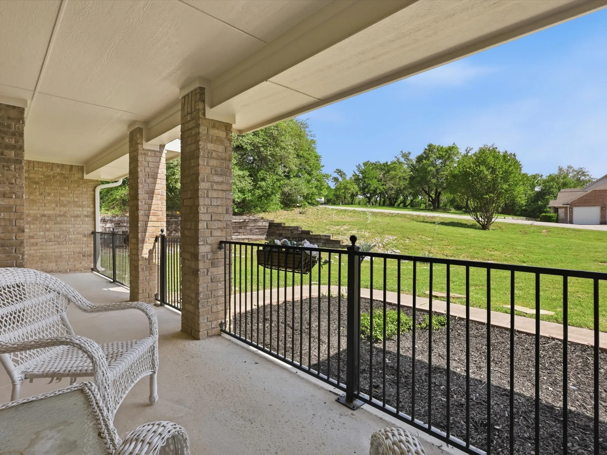 Single Family Residence For Sale in Tarrant County , 6600 Silver Oak Lane, Fort Worth, Texas 76135, 4 Bedroom, 3 Bathroom, 2 Garage spaces, 2,486 Sqft, built in 2003, Preowned, mls#21254039, Real Estate Agent in Fort Worth, Homes For Sale in Tarrant county, Homes For Sale in Fort Worth, Realtor in Fort Worth Texas, Real Estate Brokerage Independent Realty Texas, Luminita Cordes Realtor