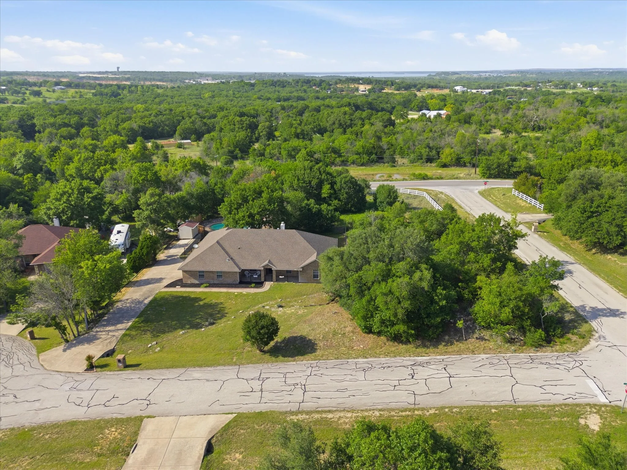Single Family Residence For Sale in Tarrant County , 6600 Silver Oak Lane, Fort Worth, Texas 76135, 4 Bedroom, 3 Bathroom, 2 Garage spaces, 2,486 Sqft, built in 2003, Preowned, mls#21254039, Real Estate Agent in Fort Worth, Homes For Sale in Tarrant county, Homes For Sale in Fort Worth, Realtor in Fort Worth Texas, Real Estate Brokerage Independent Realty Texas, Luminita Cordes Realtor