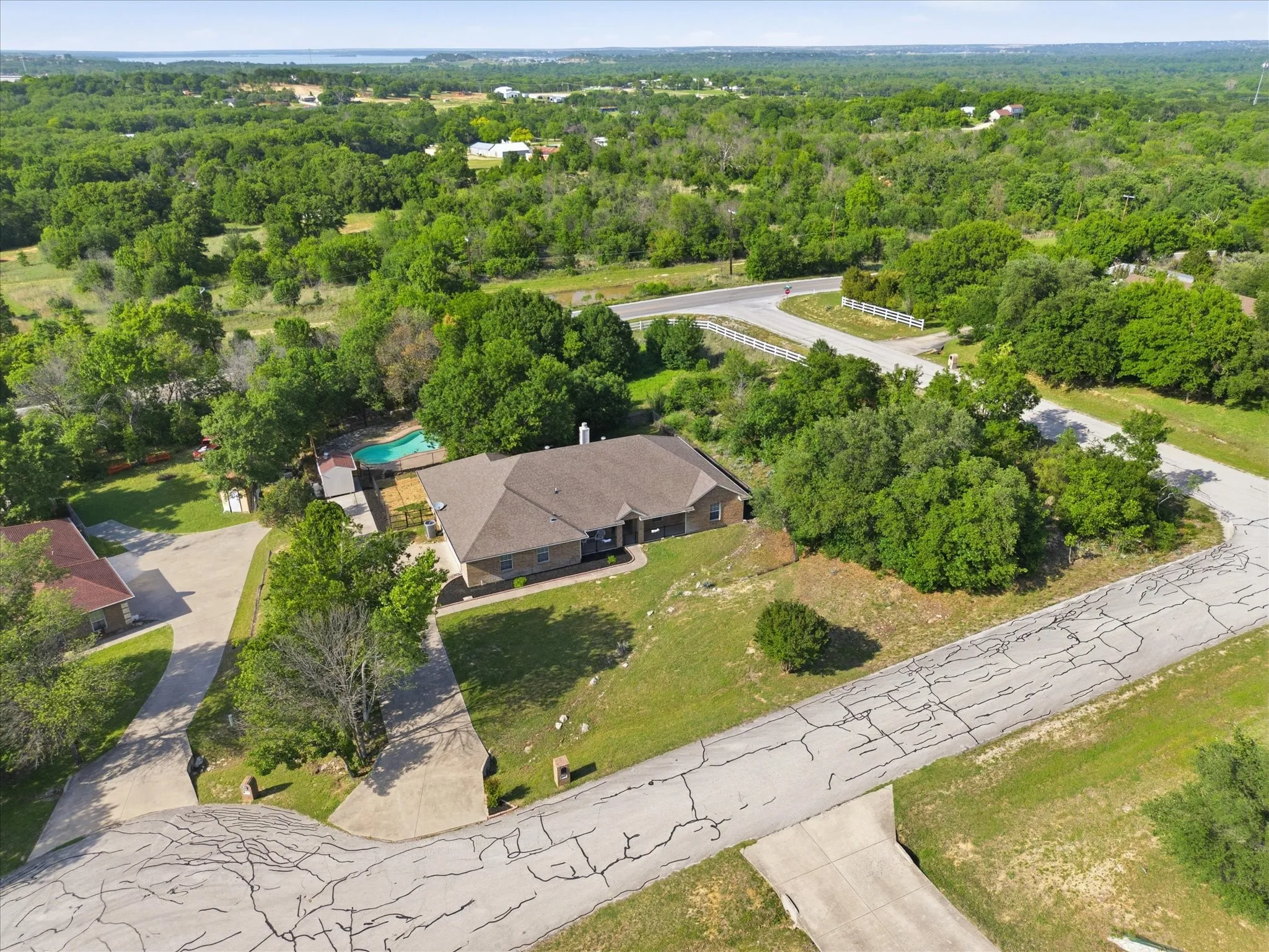 Single Family Residence For Sale in Tarrant County , 6600 Silver Oak Lane, Fort Worth, Texas 76135, 4 Bedroom, 3 Bathroom, 2 Garage spaces, 2,486 Sqft, built in 2003, Preowned, mls#21254039, Real Estate Agent in Fort Worth, Homes For Sale in Tarrant county, Homes For Sale in Fort Worth, Realtor in Fort Worth Texas, Real Estate Brokerage Independent Realty Texas, Luminita Cordes Realtor