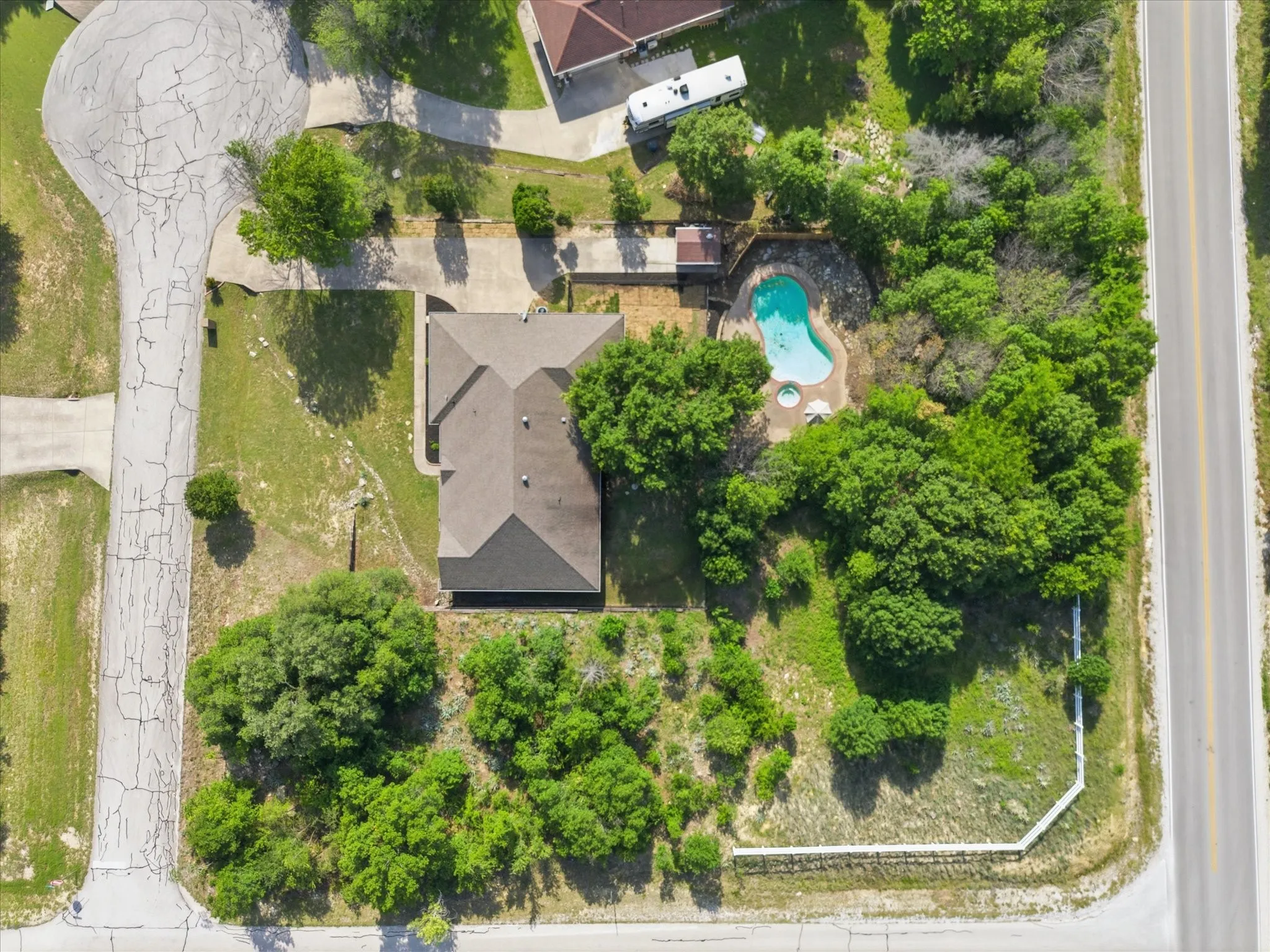 Single Family Residence For Sale in Tarrant County , 6600 Silver Oak Lane, Fort Worth, Texas 76135, 4 Bedroom, 3 Bathroom, 2 Garage spaces, 2,486 Sqft, built in 2003, Preowned, mls#21254039, Real Estate Agent in Fort Worth, Homes For Sale in Tarrant county, Homes For Sale in Fort Worth, Realtor in Fort Worth Texas, Real Estate Brokerage Independent Realty Texas, Luminita Cordes Realtor