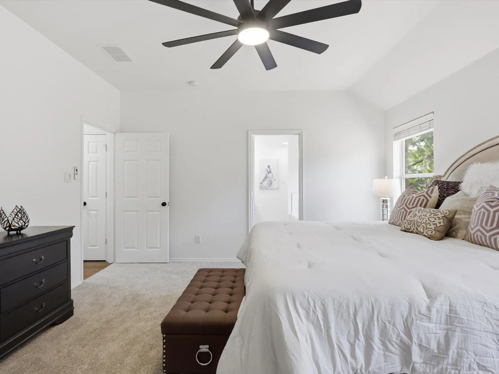 Single Family Residence For Sale in Tarrant County , 6600 Silver Oak Lane, Fort Worth, Texas 76135, 4 Bedroom, 3 Bathroom, 2 Garage spaces, 2,486 Sqft, built in 2003, Preowned, mls#21254039, Real Estate Agent in Fort Worth, Homes For Sale in Tarrant county, Homes For Sale in Fort Worth, Realtor in Fort Worth Texas, Real Estate Brokerage Independent Realty Texas, Luminita Cordes Realtor