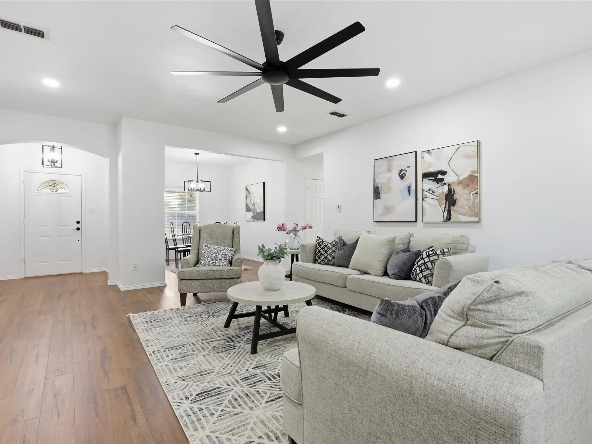 Single Family Residence For Sale in Tarrant County , 6600 Silver Oak Lane, Fort Worth, Texas 76135, 4 Bedroom, 3 Bathroom, 2 Garage spaces, 2,486 Sqft, built in 2003, Preowned, mls#21254039, Real Estate Agent in Fort Worth, Homes For Sale in Tarrant county, Homes For Sale in Fort Worth, Realtor in Fort Worth Texas, Real Estate Brokerage Independent Realty Texas, Luminita Cordes Realtor