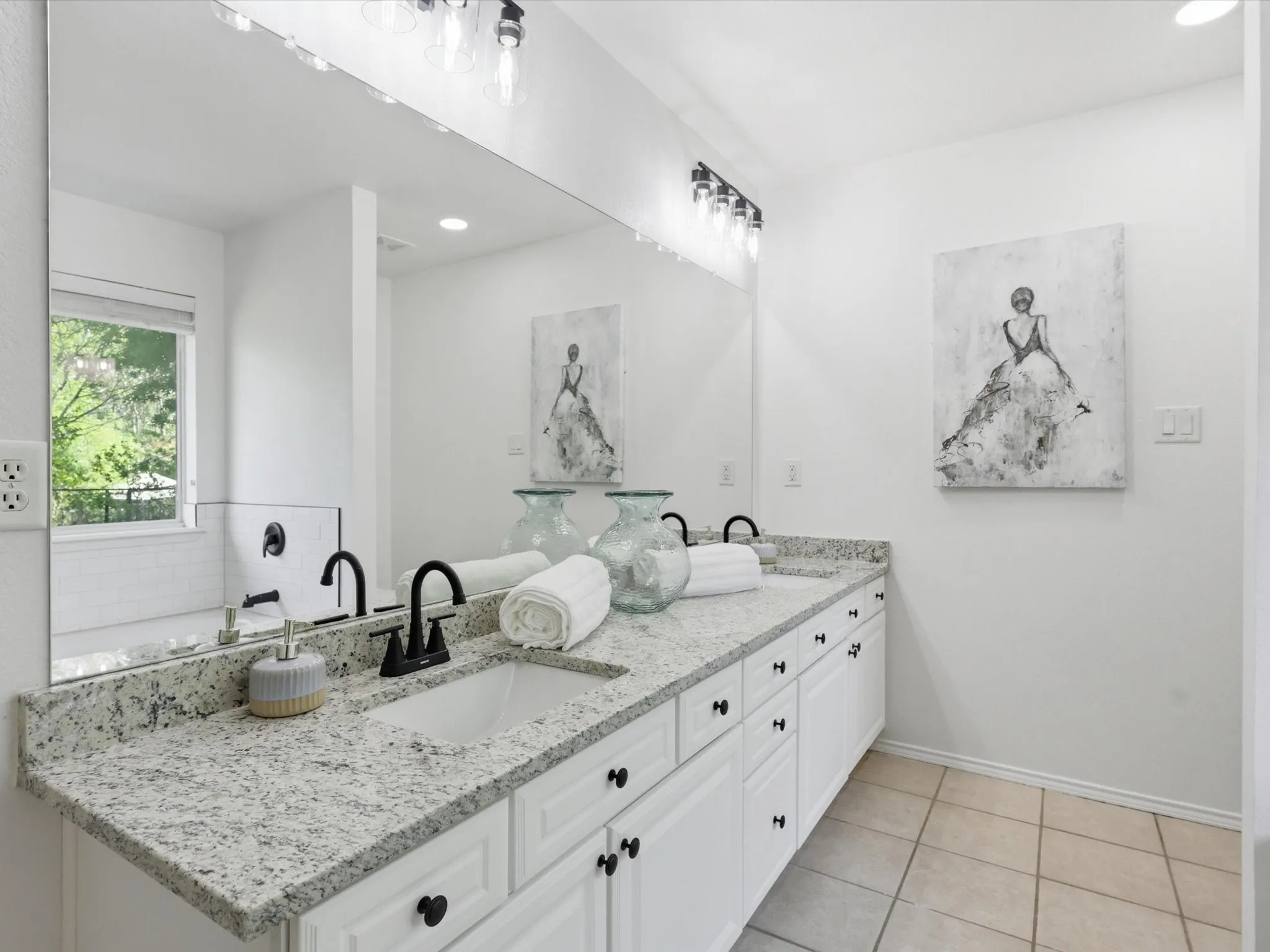 Single Family Residence For Sale in Tarrant County , 6600 Silver Oak Lane, Fort Worth, Texas 76135, 4 Bedroom, 3 Bathroom, 2 Garage spaces, 2,486 Sqft, built in 2003, Preowned, mls#21254039, Real Estate Agent in Fort Worth, Homes For Sale in Tarrant county, Homes For Sale in Fort Worth, Realtor in Fort Worth Texas, Real Estate Brokerage Independent Realty Texas, Luminita Cordes Realtor