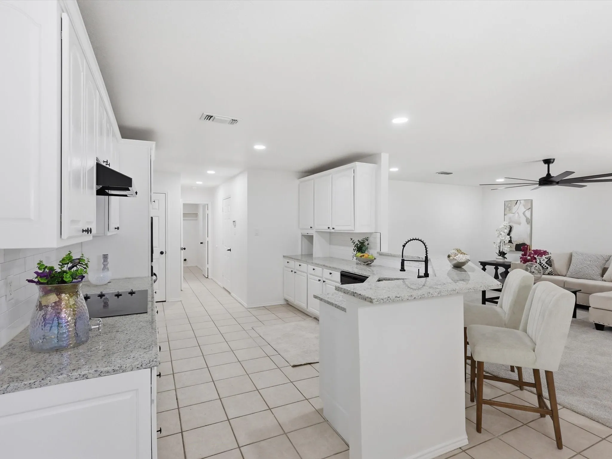 Single Family Residence For Sale in Tarrant County , 6600 Silver Oak Lane, Fort Worth, Texas 76135, 4 Bedroom, 3 Bathroom, 2 Garage spaces, 2,486 Sqft, built in 2003, Preowned, mls#21254039, Real Estate Agent in Fort Worth, Homes For Sale in Tarrant county, Homes For Sale in Fort Worth, Realtor in Fort Worth Texas, Real Estate Brokerage Independent Realty Texas, Luminita Cordes Realtor