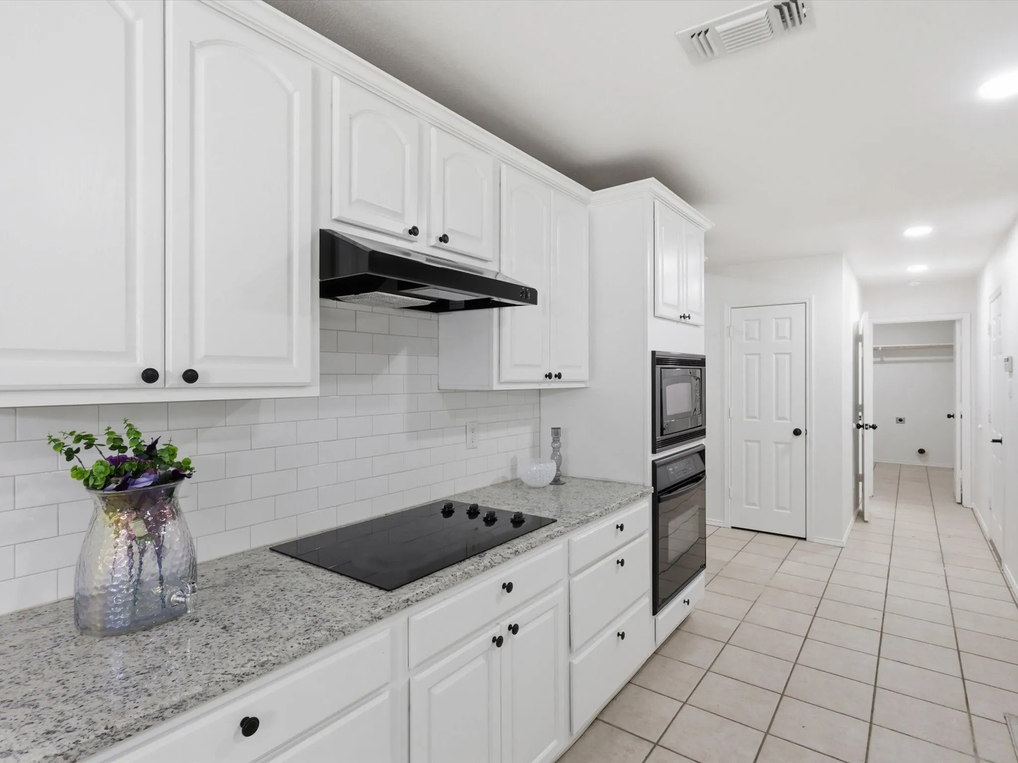 Single Family Residence For Sale in Tarrant County , 6600 Silver Oak Lane, Fort Worth, Texas 76135, 4 Bedroom, 3 Bathroom, 2 Garage spaces, 2,486 Sqft, built in 2003, Preowned, mls#21254039, Real Estate Agent in Fort Worth, Homes For Sale in Tarrant county, Homes For Sale in Fort Worth, Realtor in Fort Worth Texas, Real Estate Brokerage Independent Realty Texas, Luminita Cordes Realtor