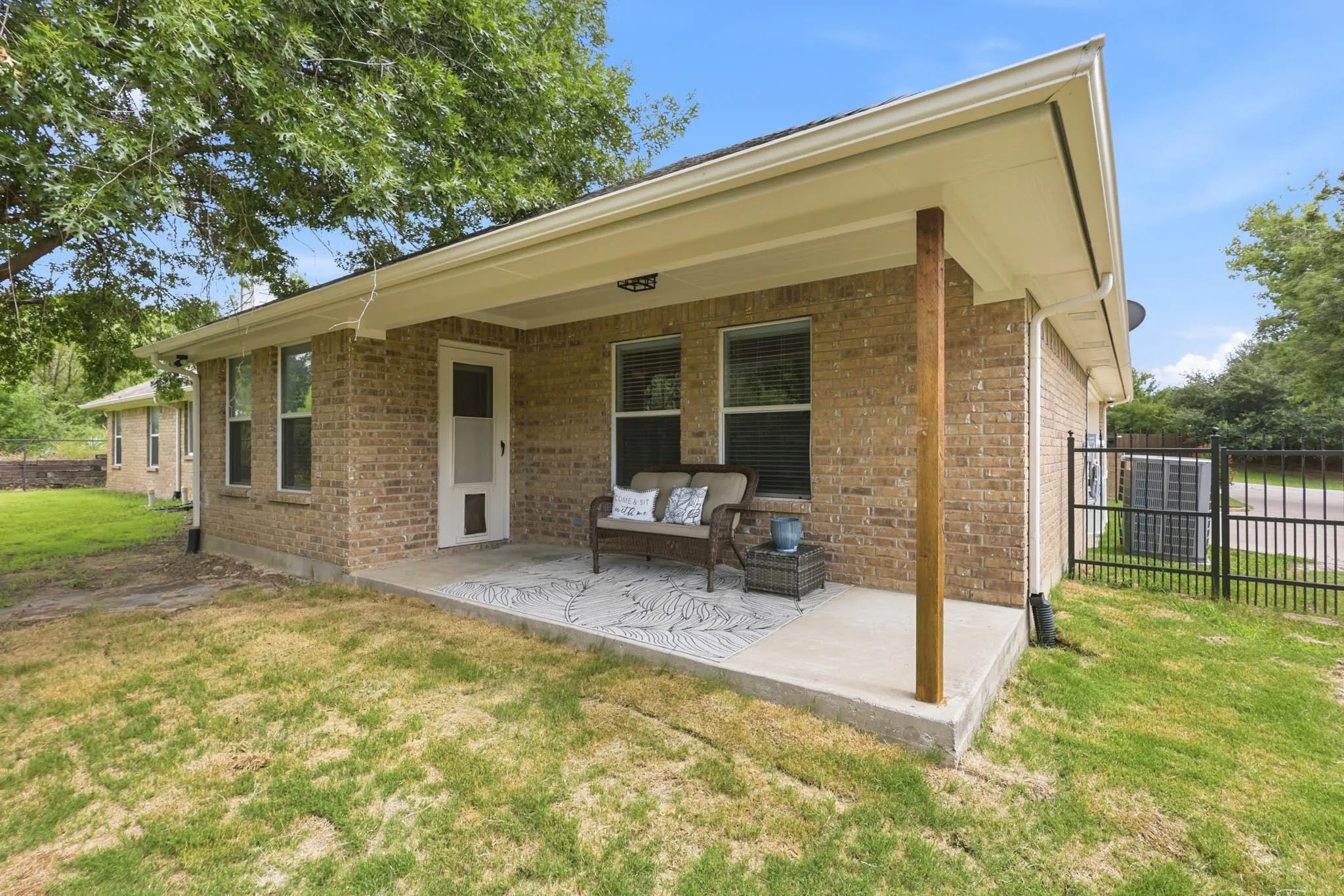 Single Family Residence For Sale in Tarrant County , 6600 Silver Oak Lane, Fort Worth, Texas 76135, 4 Bedroom, 3 Bathroom, 2 Garage spaces, 2,486 Sqft, built in 2003, Preowned, mls#21254039, Real Estate Agent in Fort Worth, Homes For Sale in Tarrant county, Homes For Sale in Fort Worth, Realtor in Fort Worth Texas, Real Estate Brokerage Independent Realty Texas, Luminita Cordes Realtor