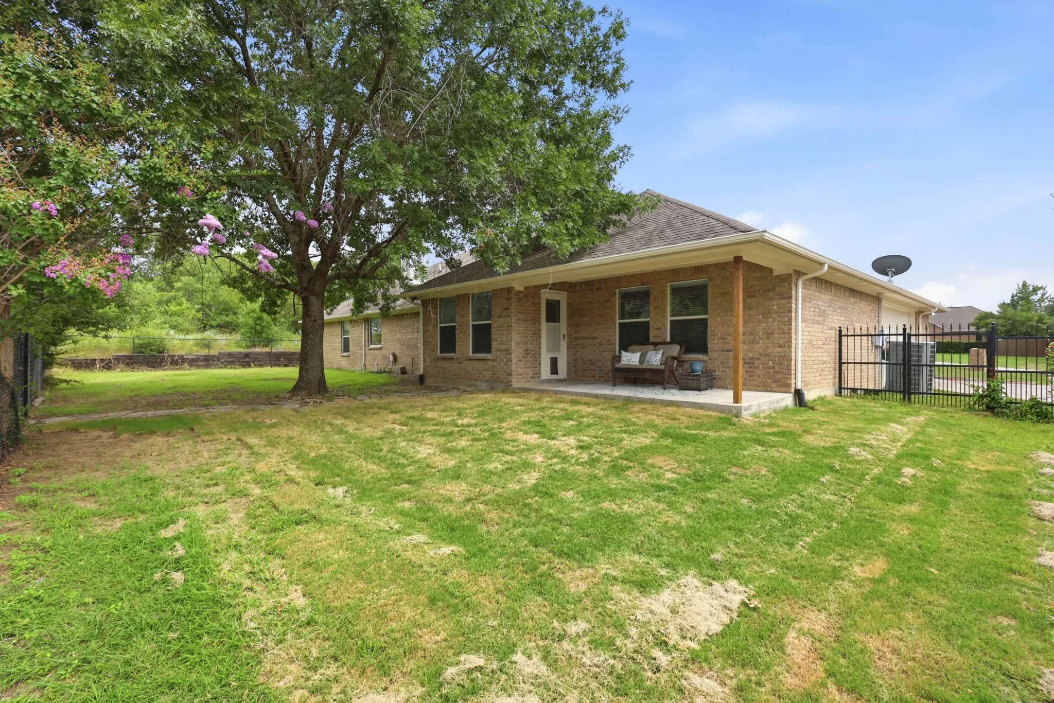 Single Family Residence For Sale in Tarrant County , 6600 Silver Oak Lane, Fort Worth, Texas 76135, 4 Bedroom, 3 Bathroom, 2 Garage spaces, 2,486 Sqft, built in 2003, Preowned, mls#21254039, Real Estate Agent in Fort Worth, Homes For Sale in Tarrant county, Homes For Sale in Fort Worth, Realtor in Fort Worth Texas, Real Estate Brokerage Independent Realty Texas, Luminita Cordes Realtor