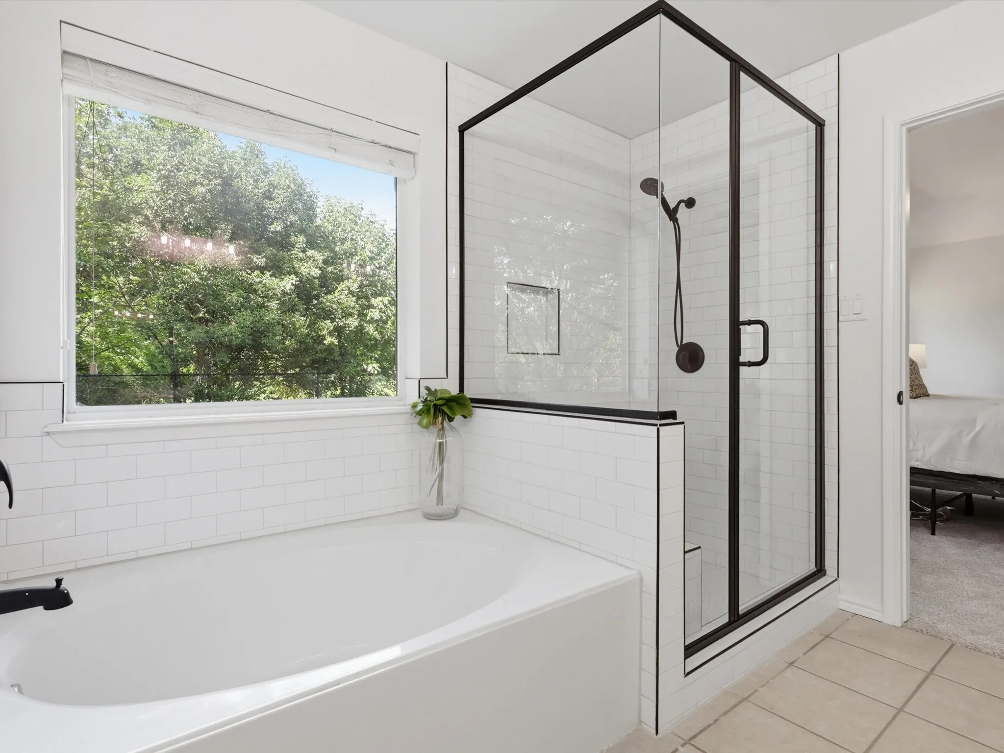 Single Family Residence For Sale in Tarrant County , 6600 Silver Oak Lane, Fort Worth, Texas 76135, 4 Bedroom, 3 Bathroom, 2 Garage spaces, 2,486 Sqft, built in 2003, Preowned, mls#21254039, Real Estate Agent in Fort Worth, Homes For Sale in Tarrant county, Homes For Sale in Fort Worth, Realtor in Fort Worth Texas, Real Estate Brokerage Independent Realty Texas, Luminita Cordes Realtor