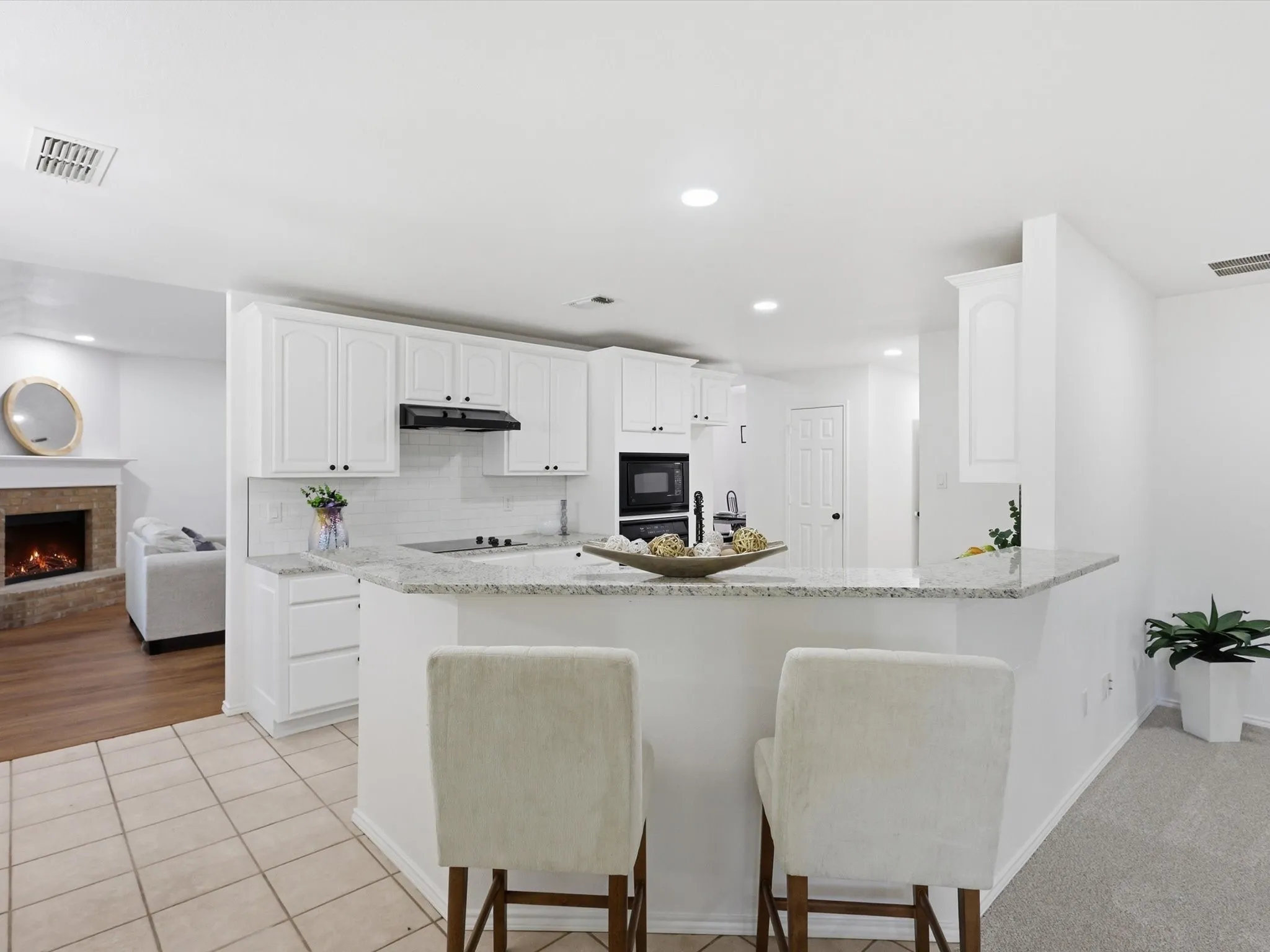 Single Family Residence For Sale in Tarrant County , 6600 Silver Oak Lane, Fort Worth, Texas 76135, 4 Bedroom, 3 Bathroom, 2 Garage spaces, 2,486 Sqft, built in 2003, Preowned, mls#21254039, Real Estate Agent in Fort Worth, Homes For Sale in Tarrant county, Homes For Sale in Fort Worth, Realtor in Fort Worth Texas, Real Estate Brokerage Independent Realty Texas, Luminita Cordes Realtor