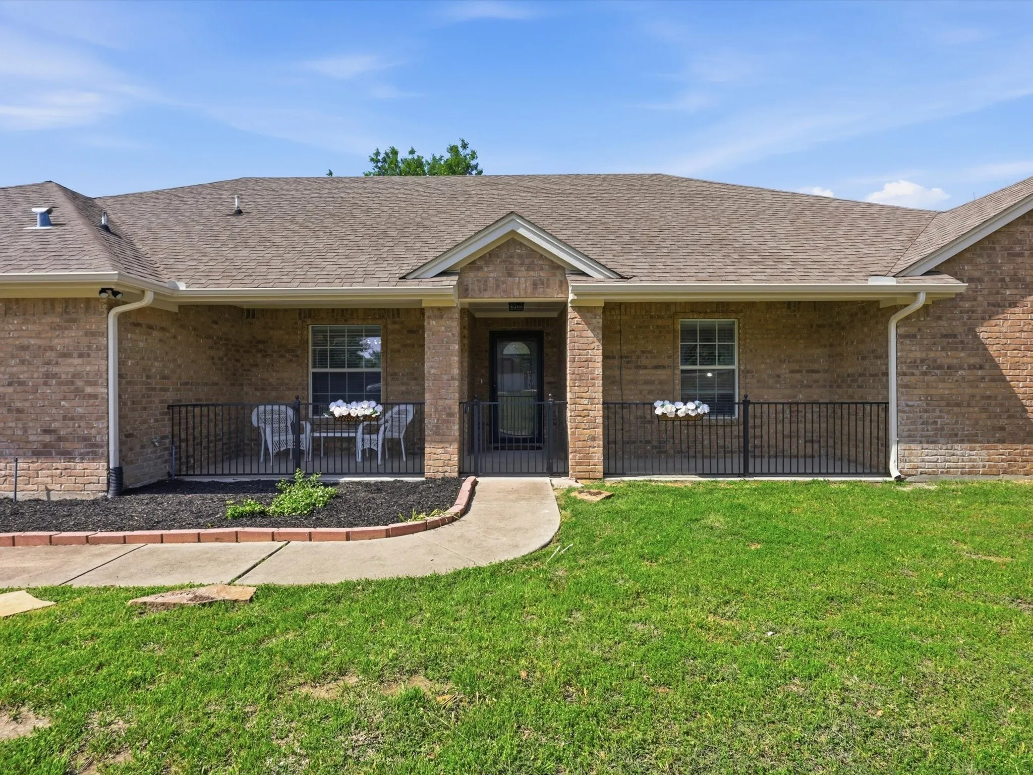 Single Family Residence For Sale in Tarrant County , 6600 Silver Oak Lane, Fort Worth, Texas 76135, 4 Bedroom, 3 Bathroom, 2 Garage spaces, 2,486 Sqft, built in 2003, Preowned, mls#21254039, Real Estate Agent in Fort Worth, Homes For Sale in Tarrant county, Homes For Sale in Fort Worth, Realtor in Fort Worth Texas, Real Estate Brokerage Independent Realty Texas, Luminita Cordes Realtor