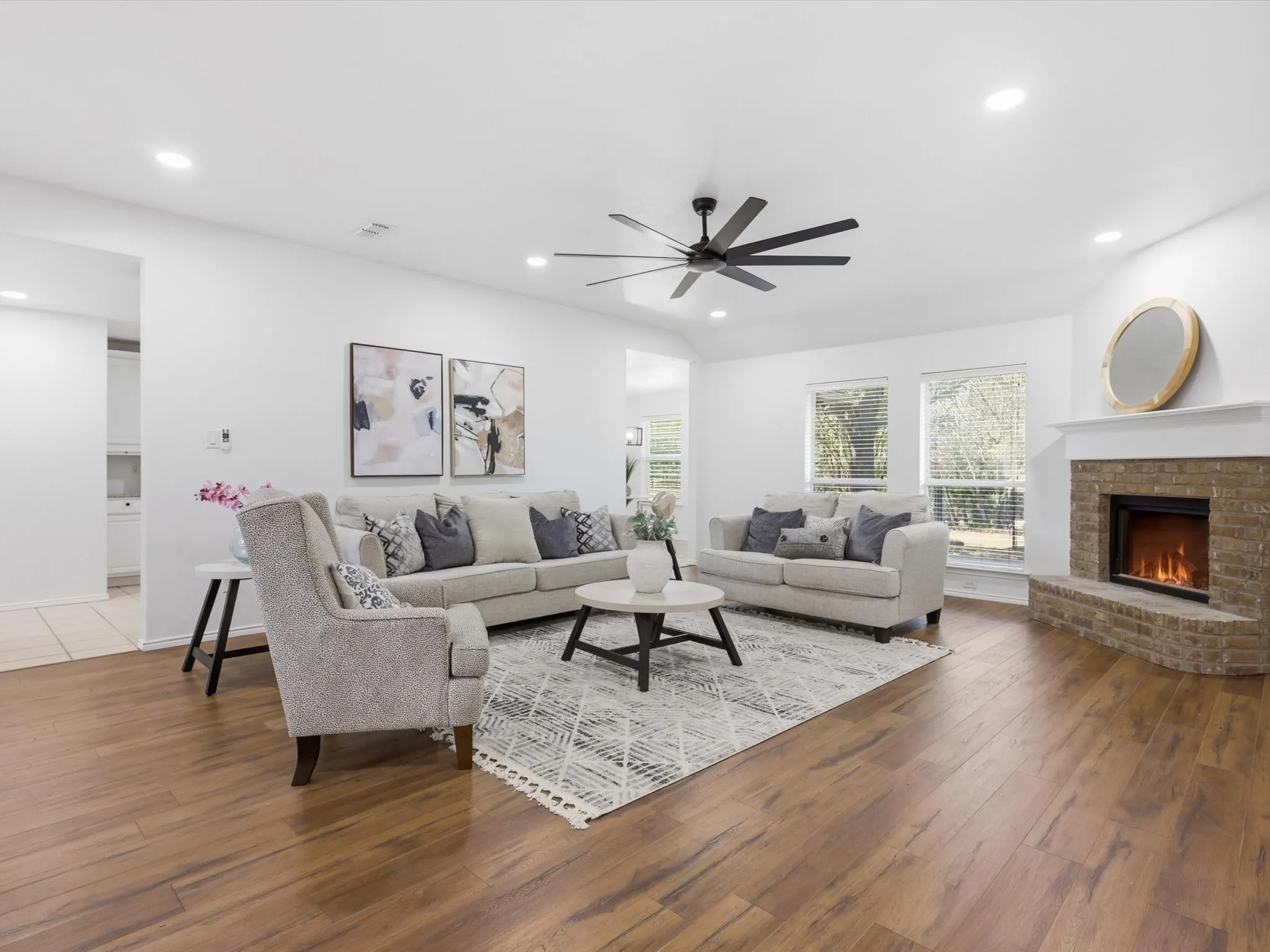 Single Family Residence For Sale in Tarrant County , 6600 Silver Oak Lane, Fort Worth, Texas 76135, 4 Bedroom, 3 Bathroom, 2 Garage spaces, 2,486 Sqft, built in 2003, Preowned, mls#21254039, Real Estate Agent in Fort Worth, Homes For Sale in Tarrant county, Homes For Sale in Fort Worth, Realtor in Fort Worth Texas, Real Estate Brokerage Independent Realty Texas, Luminita Cordes Realtor