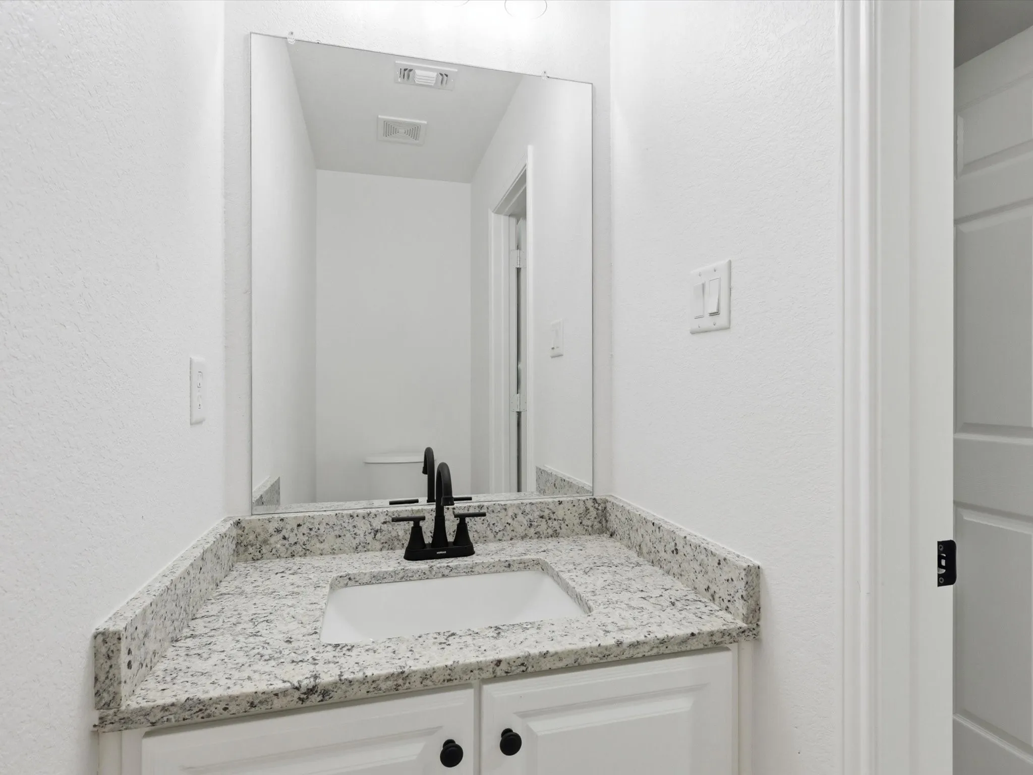 Single Family Residence For Sale in Tarrant County , 6600 Silver Oak Lane, Fort Worth, Texas 76135, 4 Bedroom, 3 Bathroom, 2 Garage spaces, 2,486 Sqft, built in 2003, Preowned, mls#21254039, Real Estate Agent in Fort Worth, Homes For Sale in Tarrant county, Homes For Sale in Fort Worth, Realtor in Fort Worth Texas, Real Estate Brokerage Independent Realty Texas, Luminita Cordes Realtor