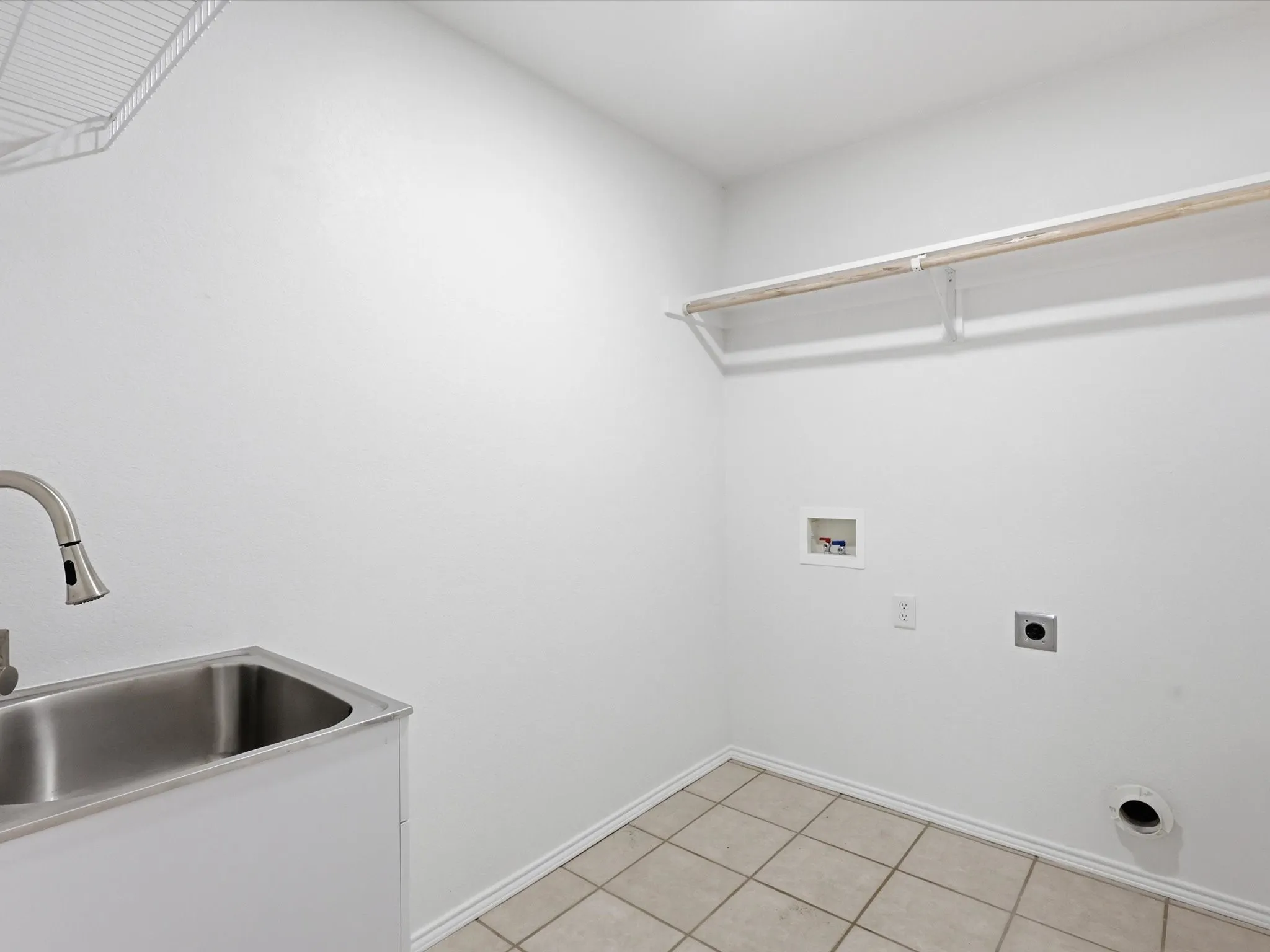 Single Family Residence For Sale in Tarrant County , 6600 Silver Oak Lane, Fort Worth, Texas 76135, 4 Bedroom, 3 Bathroom, 2 Garage spaces, 2,486 Sqft, built in 2003, Preowned, mls#21254039, Real Estate Agent in Fort Worth, Homes For Sale in Tarrant county, Homes For Sale in Fort Worth, Realtor in Fort Worth Texas, Real Estate Brokerage Independent Realty Texas, Luminita Cordes Realtor