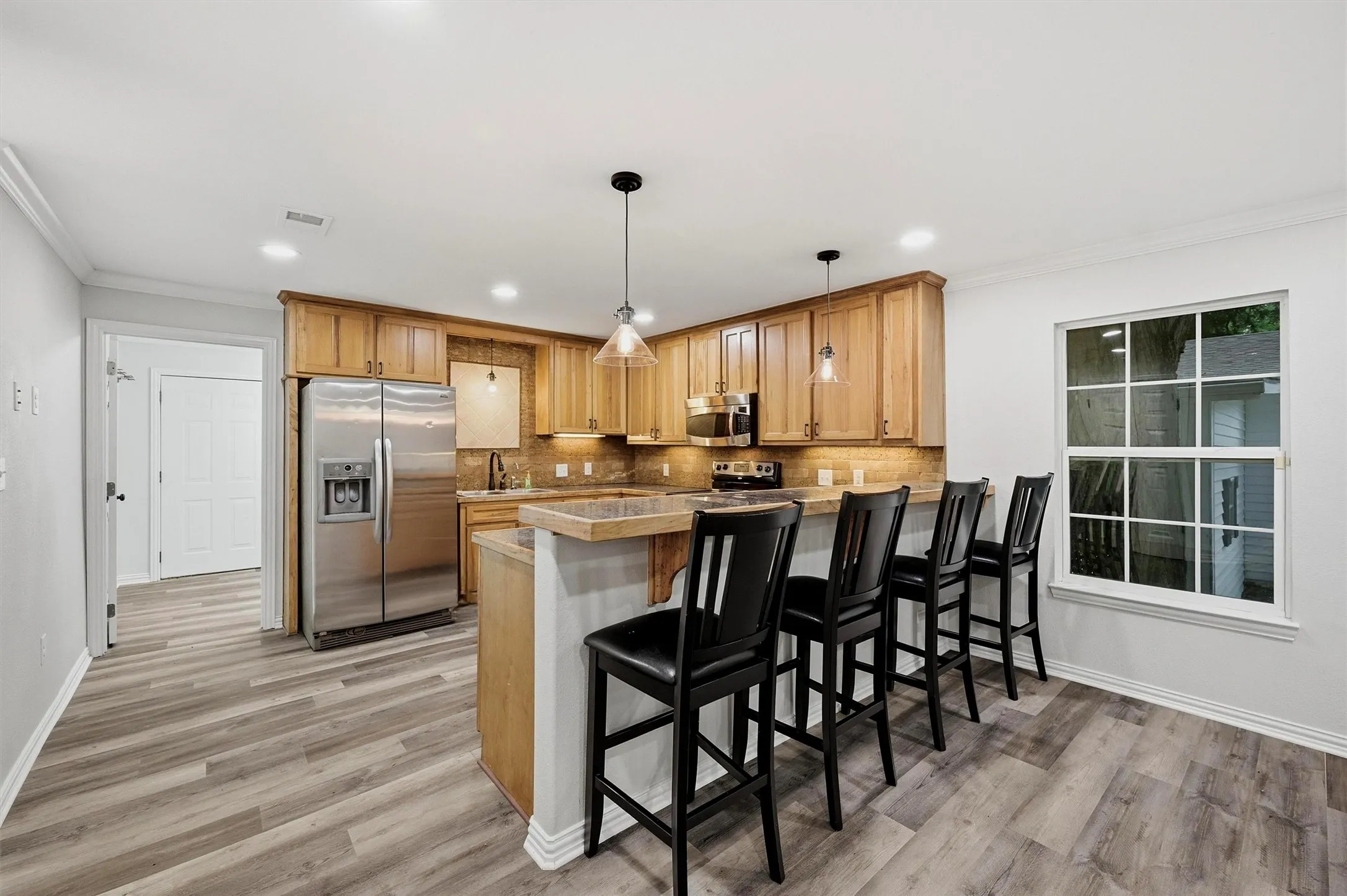 Single Family Residence For Sale in Grayson County , 909 Thatcher Street, Denison, Texas 75020, 2 Bedrooms, 2 Bathrooms, Garage spaces, 1,305 Sqft, built in 1986, Price $180,000, mls#21254332, Real Estate Agent in Denison, Homes For Sale in Grayson county, Homes For Sale in Denison, Realtor in Denison Texas, Real Estate Brokerage Independent Realty Texas, Luminita Cordes Realtor