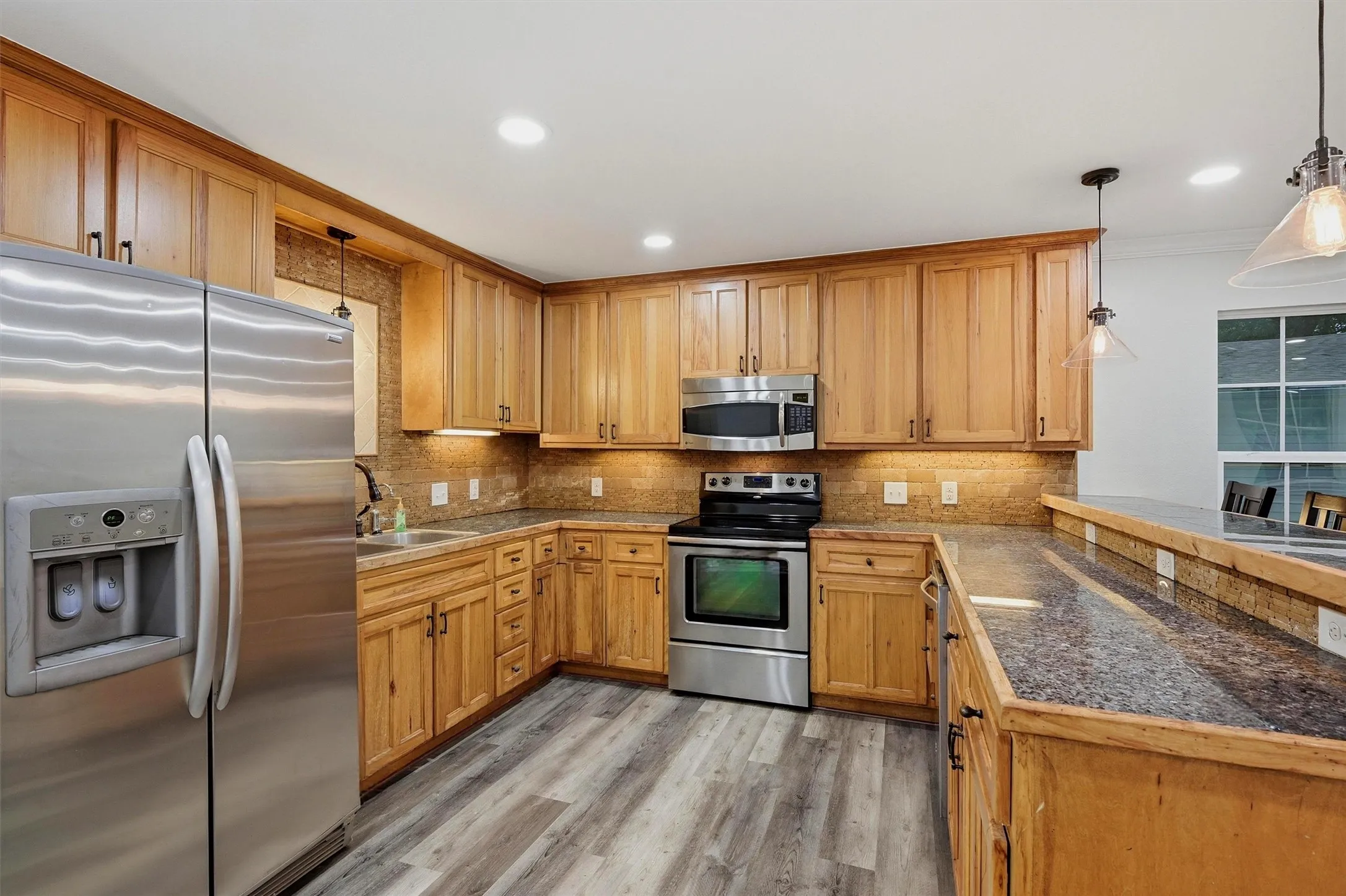 Single Family Residence For Sale in Grayson County , 909 Thatcher Street, Denison, Texas 75020, 2 Bedrooms, 2 Bathrooms, Garage spaces, 1,305 Sqft, built in 1986, Price $180,000, mls#21254332, Real Estate Agent in Denison, Homes For Sale in Grayson county, Homes For Sale in Denison, Realtor in Denison Texas, Real Estate Brokerage Independent Realty Texas, Luminita Cordes Realtor
