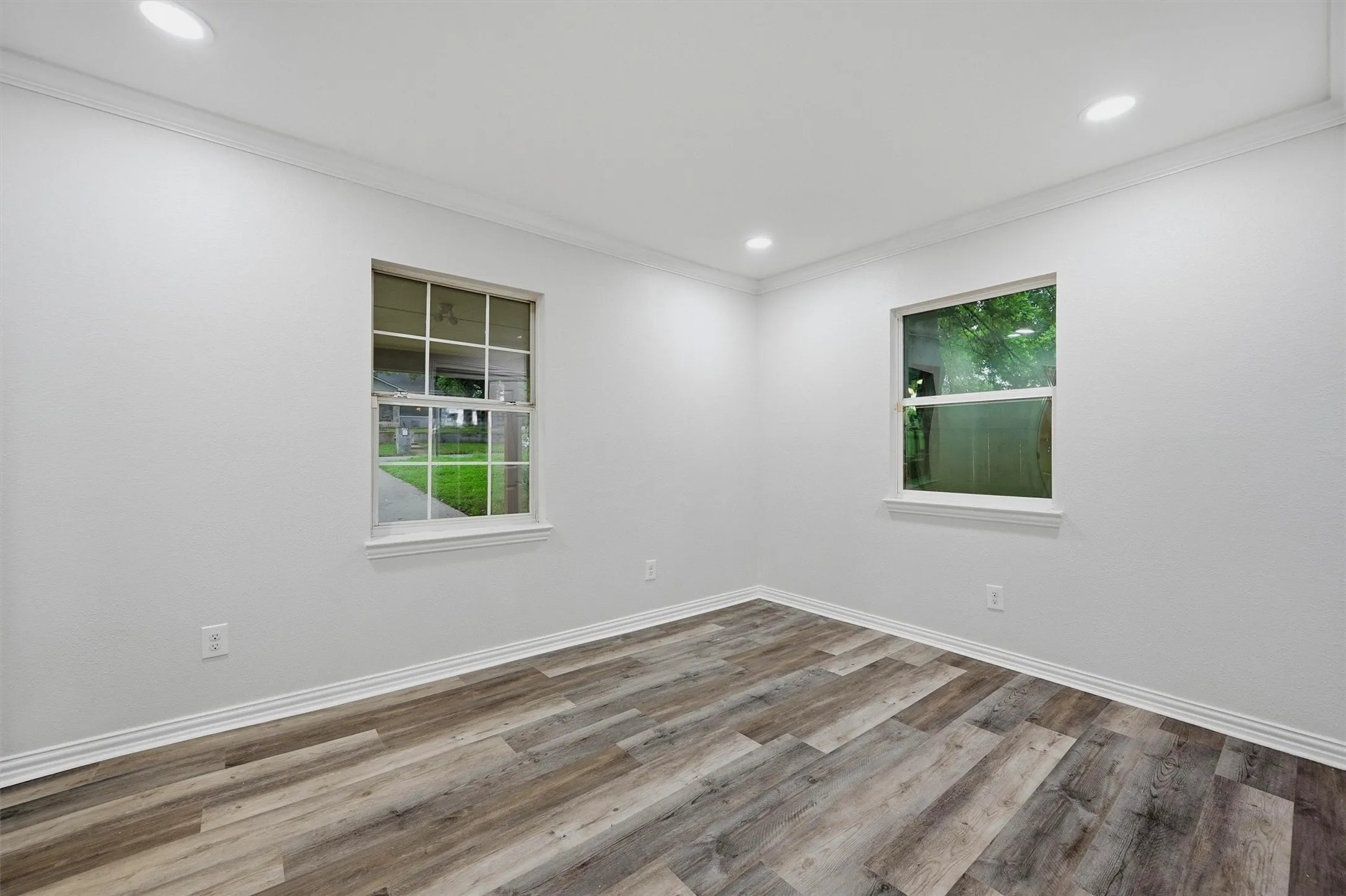 Single Family Residence For Sale in Grayson County , 909 Thatcher Street, Denison, Texas 75020, 2 Bedrooms, 2 Bathrooms, Garage spaces, 1,305 Sqft, built in 1986, Price $180,000, mls#21254332, Real Estate Agent in Denison, Homes For Sale in Grayson county, Homes For Sale in Denison, Realtor in Denison Texas, Real Estate Brokerage Independent Realty Texas, Luminita Cordes Realtor