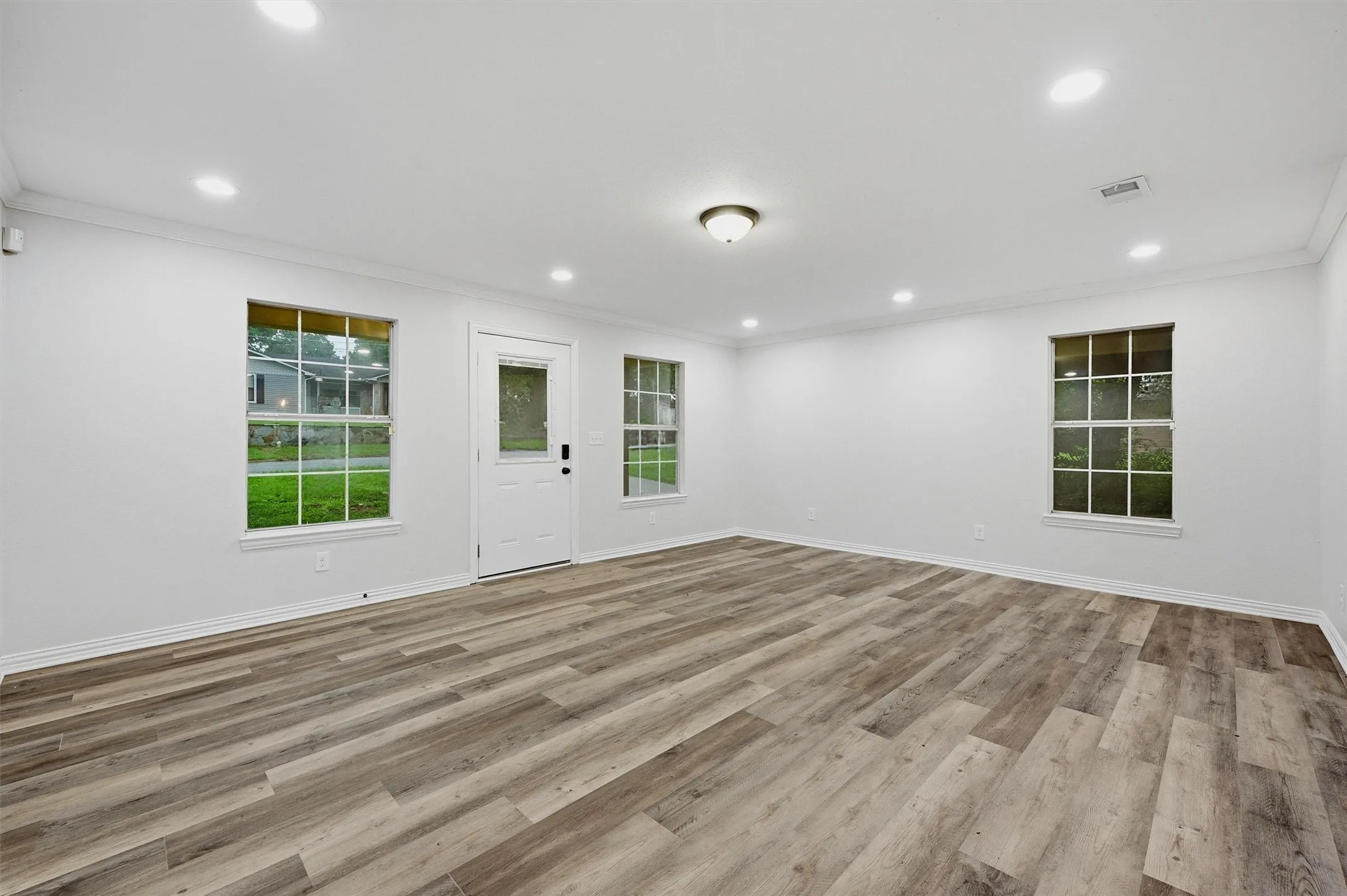 Single Family Residence For Sale in Grayson County , 909 Thatcher Street, Denison, Texas 75020, 2 Bedrooms, 2 Bathrooms, Garage spaces, 1,305 Sqft, built in 1986, Price $180,000, mls#21254332, Real Estate Agent in Denison, Homes For Sale in Grayson county, Homes For Sale in Denison, Realtor in Denison Texas, Real Estate Brokerage Independent Realty Texas, Luminita Cordes Realtor
