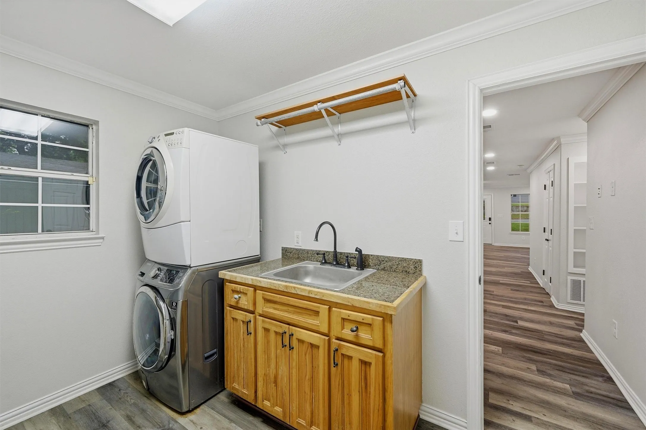 Single Family Residence For Sale in Grayson County , 909 Thatcher Street, Denison, Texas 75020, 2 Bedrooms, 2 Bathrooms, Garage spaces, 1,305 Sqft, built in 1986, Price $180,000, mls#21254332, Real Estate Agent in Denison, Homes For Sale in Grayson county, Homes For Sale in Denison, Realtor in Denison Texas, Real Estate Brokerage Independent Realty Texas, Luminita Cordes Realtor
