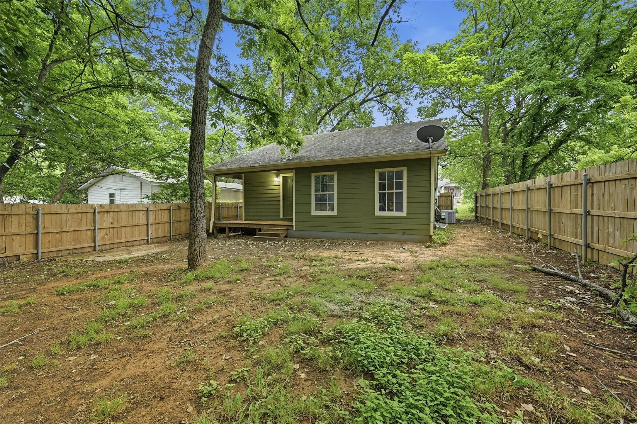 Single Family Residence For Sale in Grayson County , 909 Thatcher Street, Denison, Texas 75020, 2 Bedrooms, 2 Bathrooms, Garage spaces, 1,305 Sqft, built in 1986, Price $180,000, mls#21254332, Real Estate Agent in Denison, Homes For Sale in Grayson county, Homes For Sale in Denison, Realtor in Denison Texas, Real Estate Brokerage Independent Realty Texas, Luminita Cordes Realtor