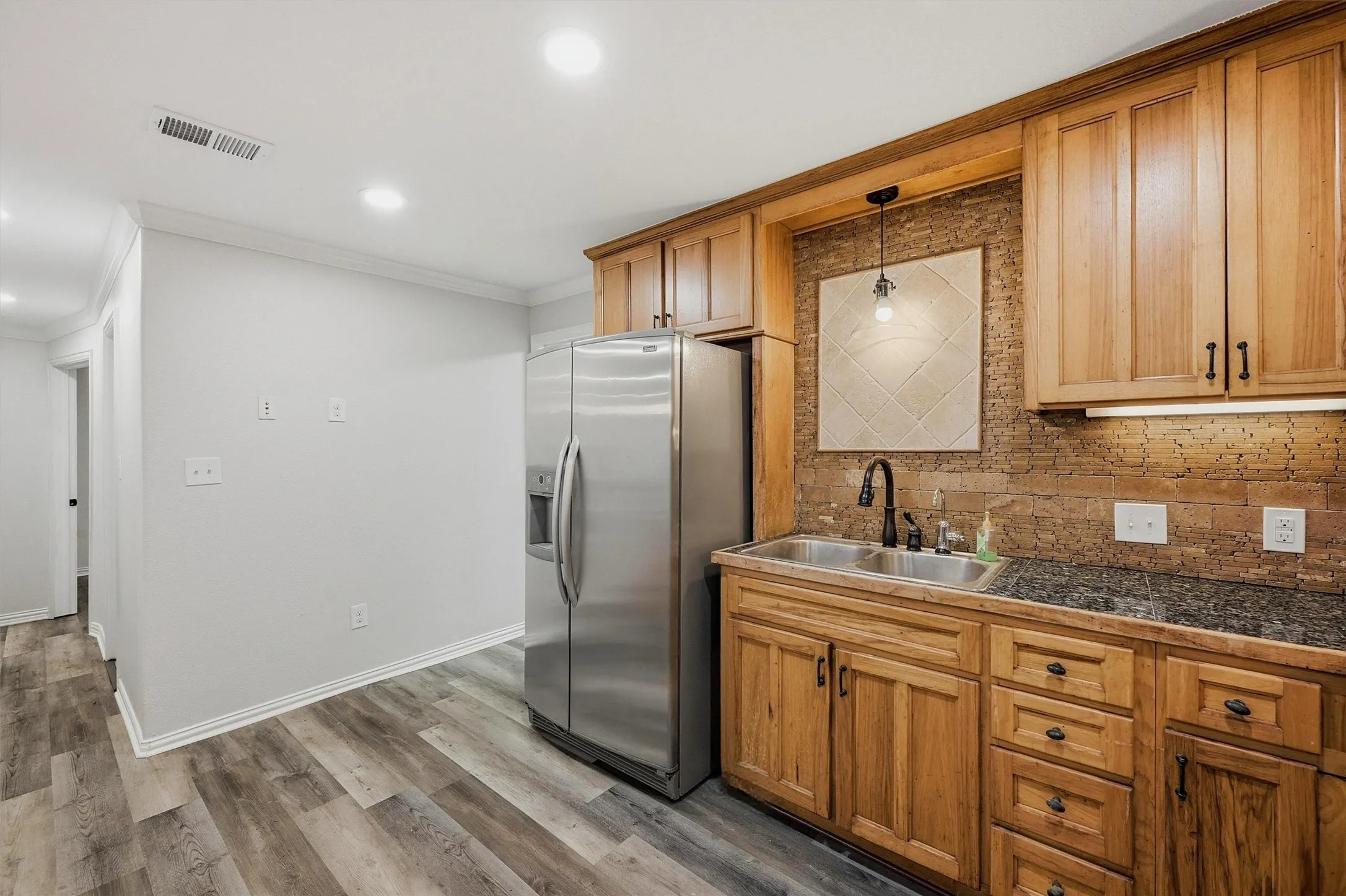 Single Family Residence For Sale in Grayson County , 909 Thatcher Street, Denison, Texas 75020, 2 Bedrooms, 2 Bathrooms, Garage spaces, 1,305 Sqft, built in 1986, Price $180,000, mls#21254332, Real Estate Agent in Denison, Homes For Sale in Grayson county, Homes For Sale in Denison, Realtor in Denison Texas, Real Estate Brokerage Independent Realty Texas, Luminita Cordes Realtor