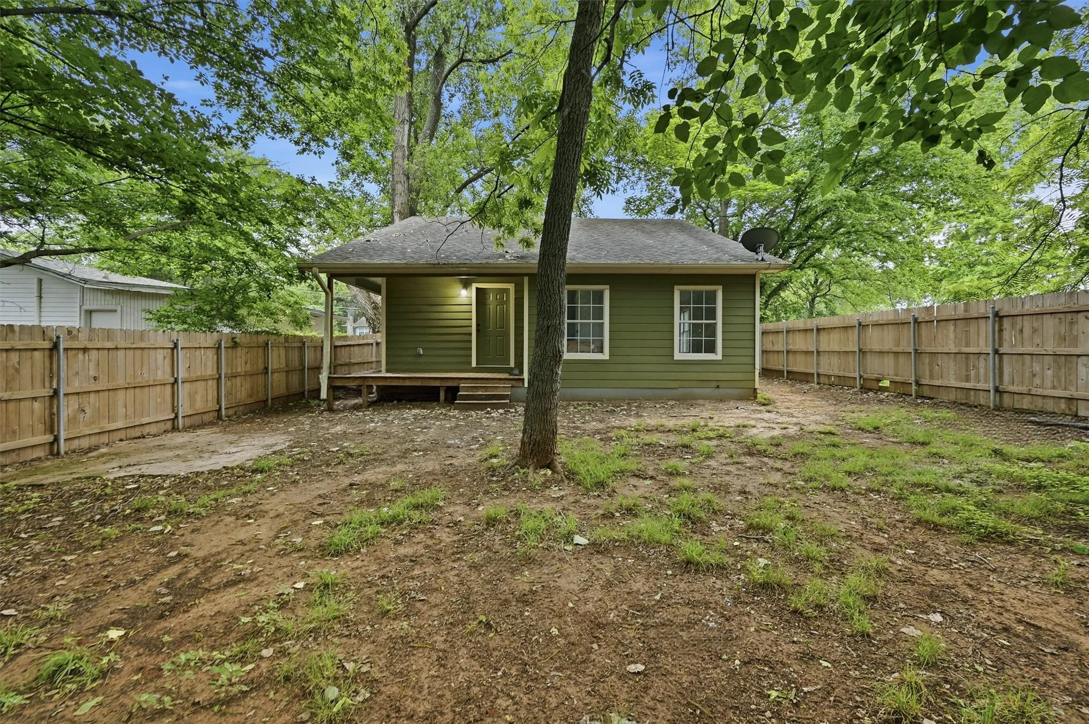 Single Family Residence For Sale in Grayson County , 909 Thatcher Street, Denison, Texas 75020, 2 Bedrooms, 2 Bathrooms, Garage spaces, 1,305 Sqft, built in 1986, Price $180,000, mls#21254332, Real Estate Agent in Denison, Homes For Sale in Grayson county, Homes For Sale in Denison, Realtor in Denison Texas, Real Estate Brokerage Independent Realty Texas, Luminita Cordes Realtor