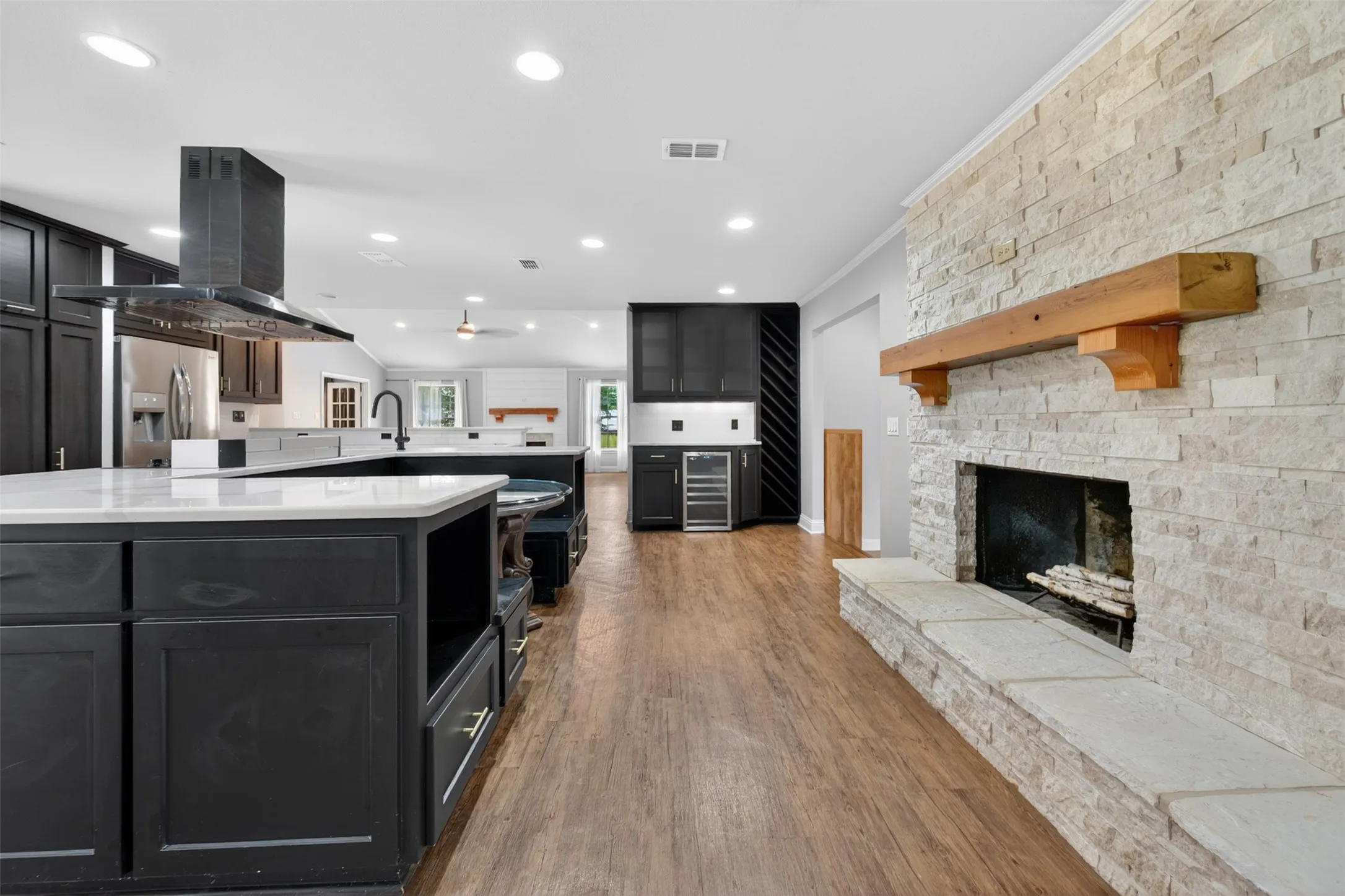 Single Family Residence For Sale in Henderson County , 902 Ward Lane, Athens, Texas 75751, 4 Bedroom, 3 Bathroom, Garage spaces, 2,844 Sqft, built in 1971, Preowned, Price $398,000, mls#21254767, Real Estate Agent in Athens, Homes For Sale in Henderson county, Homes For Sale in Athens, Realtor in Athens Texas, Real Estate Brokerage Independent Realty Texas, Luminita Cordes Realtor