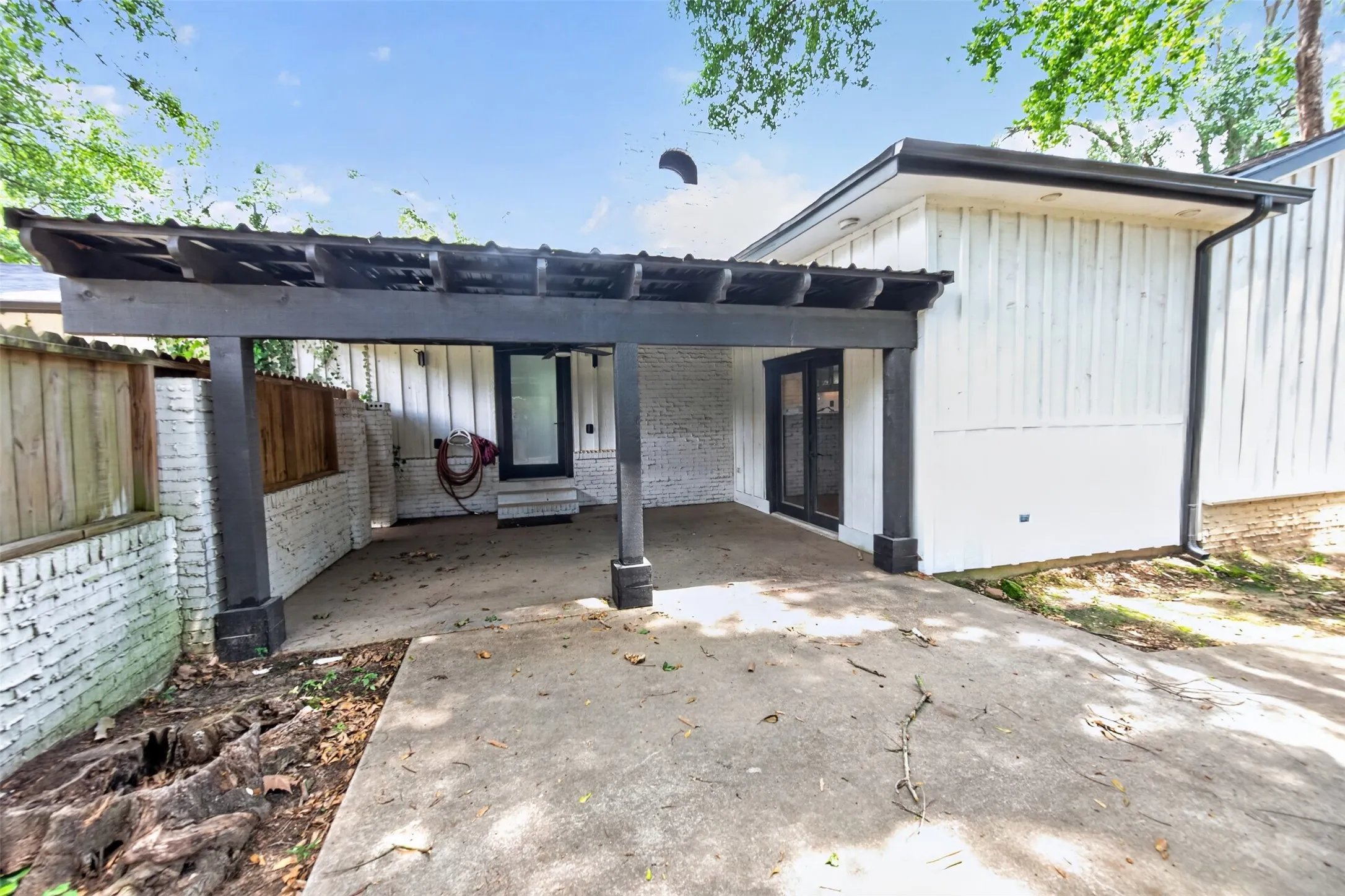 Single Family Residence For Sale in Henderson County , 902 Ward Lane, Athens, Texas 75751, 4 Bedroom, 3 Bathroom, Garage spaces, 2,844 Sqft, built in 1971, Preowned, Price $398,000, mls#21254767, Real Estate Agent in Athens, Homes For Sale in Henderson county, Homes For Sale in Athens, Realtor in Athens Texas, Real Estate Brokerage Independent Realty Texas, Luminita Cordes Realtor