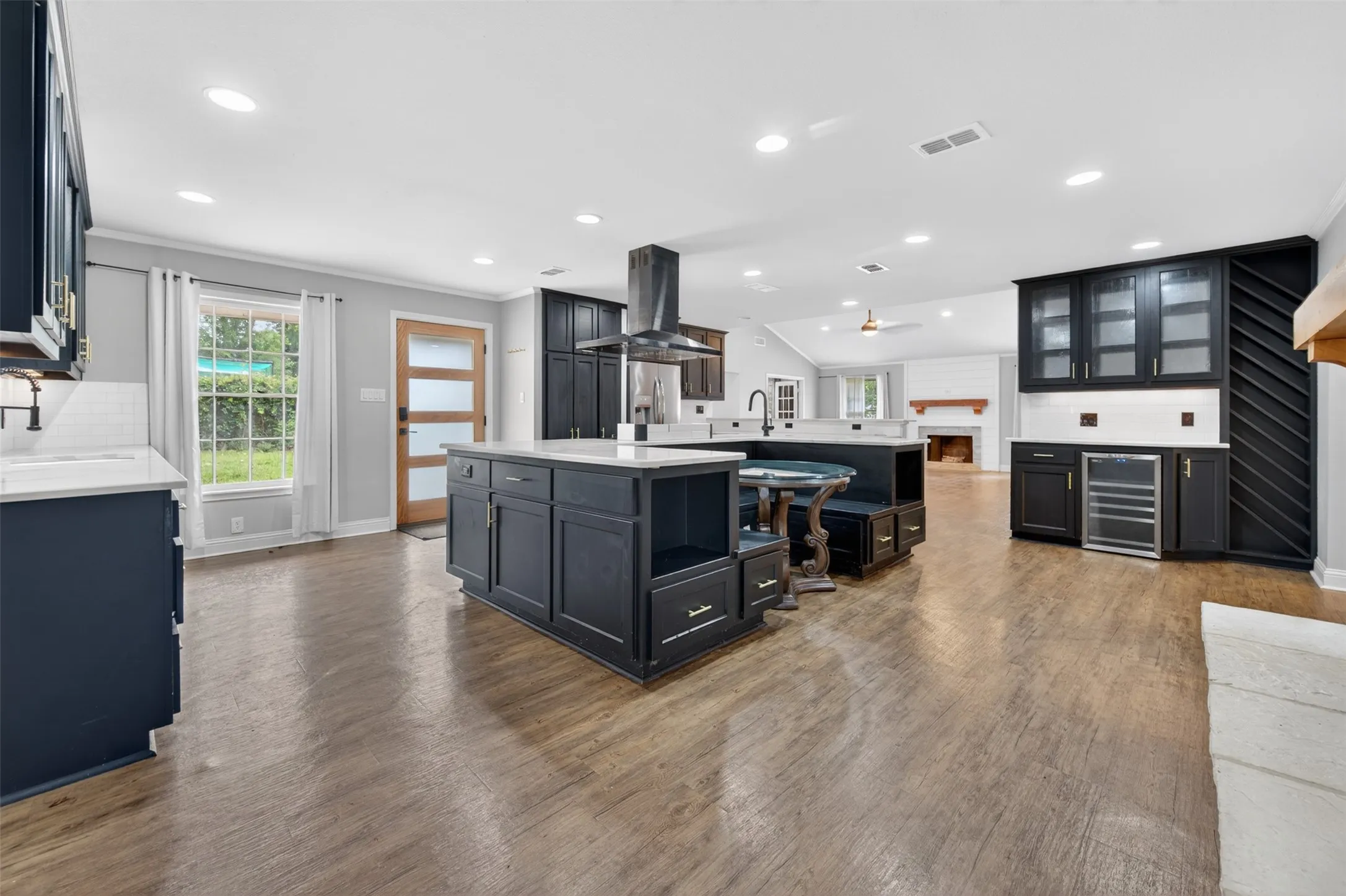 Single Family Residence For Sale in Henderson County , 902 Ward Lane, Athens, Texas 75751, 4 Bedroom, 3 Bathroom, Garage spaces, 2,844 Sqft, built in 1971, Preowned, Price $398,000, mls#21254767, Real Estate Agent in Athens, Homes For Sale in Henderson county, Homes For Sale in Athens, Realtor in Athens Texas, Real Estate Brokerage Independent Realty Texas, Luminita Cordes Realtor