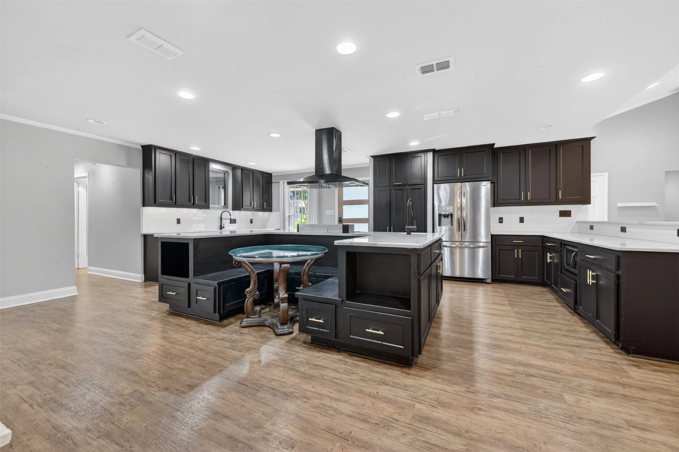 Single Family Residence For Sale in Henderson County , 902 Ward Lane, Athens, Texas 75751, 4 Bedroom, 3 Bathroom, Garage spaces, 2,844 Sqft, built in 1971, Preowned, Price $398,000, mls#21254767, Real Estate Agent in Athens, Homes For Sale in Henderson county, Homes For Sale in Athens, Realtor in Athens Texas, Real Estate Brokerage Independent Realty Texas, Luminita Cordes Realtor