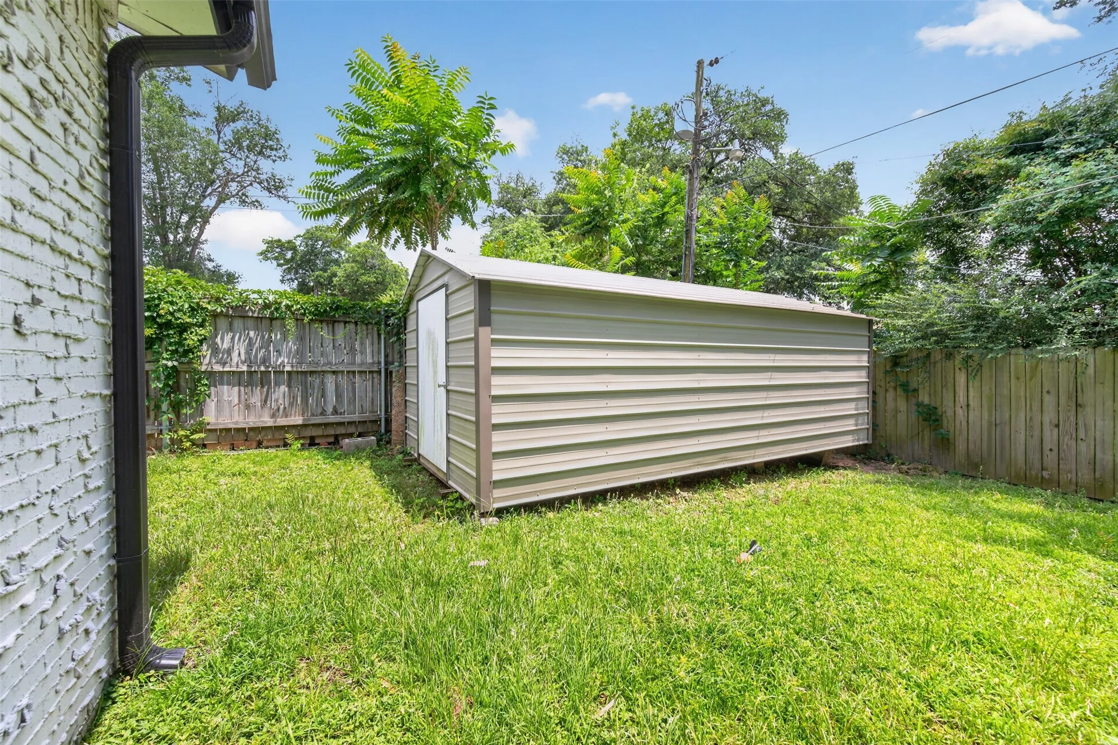 Single Family Residence For Sale in Henderson County , 902 Ward Lane, Athens, Texas 75751, 4 Bedroom, 3 Bathroom, Garage spaces, 2,844 Sqft, built in 1971, Preowned, Price $398,000, mls#21254767, Real Estate Agent in Athens, Homes For Sale in Henderson county, Homes For Sale in Athens, Realtor in Athens Texas, Real Estate Brokerage Independent Realty Texas, Luminita Cordes Realtor