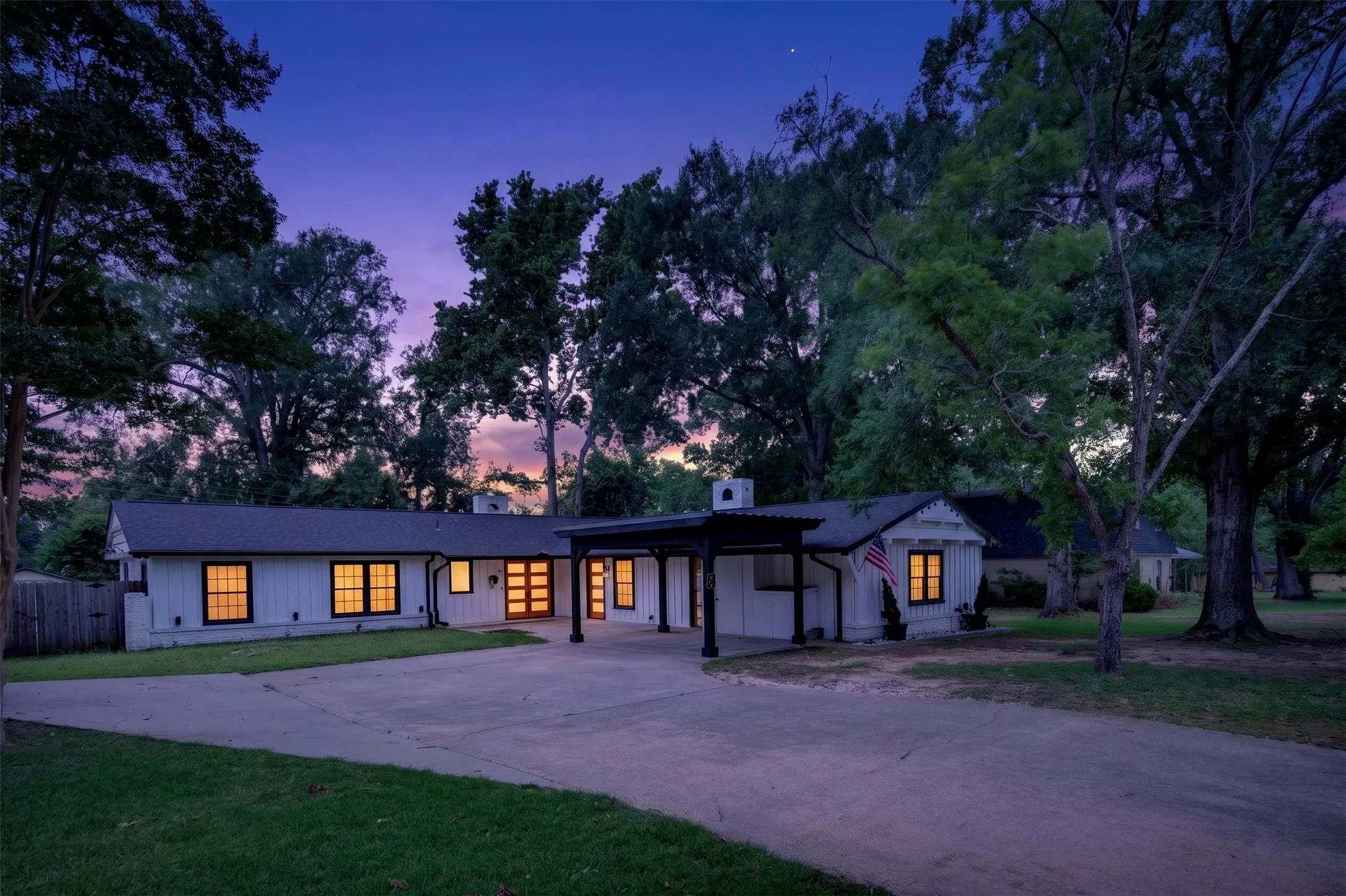 Single Family Residence For Sale in Henderson County , 902 Ward Lane, Athens, Texas 75751, 4 Bedroom, 3 Bathroom, Garage spaces, 2,844 Sqft, built in 1971, Preowned, Price $398,000, mls#21254767, Real Estate Agent in Athens, Homes For Sale in Henderson county, Homes For Sale in Athens, Realtor in Athens Texas, Real Estate Brokerage Independent Realty Texas, Luminita Cordes Realtor
