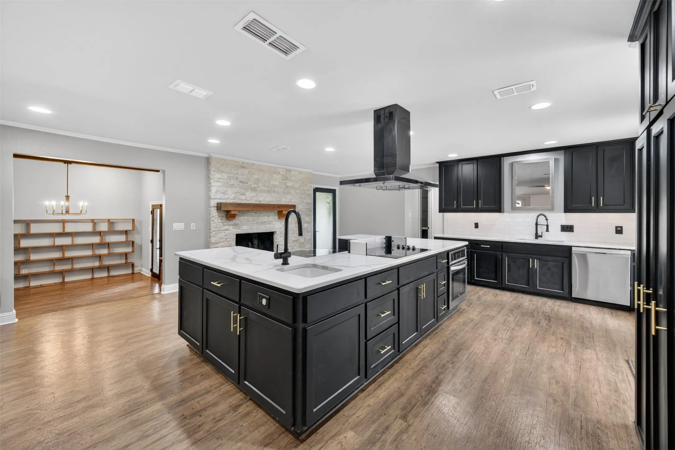 Single Family Residence For Sale in Henderson County , 902 Ward Lane, Athens, Texas 75751, 4 Bedroom, 3 Bathroom, Garage spaces, 2,844 Sqft, built in 1971, Preowned, Price $398,000, mls#21254767, Real Estate Agent in Athens, Homes For Sale in Henderson county, Homes For Sale in Athens, Realtor in Athens Texas, Real Estate Brokerage Independent Realty Texas, Luminita Cordes Realtor