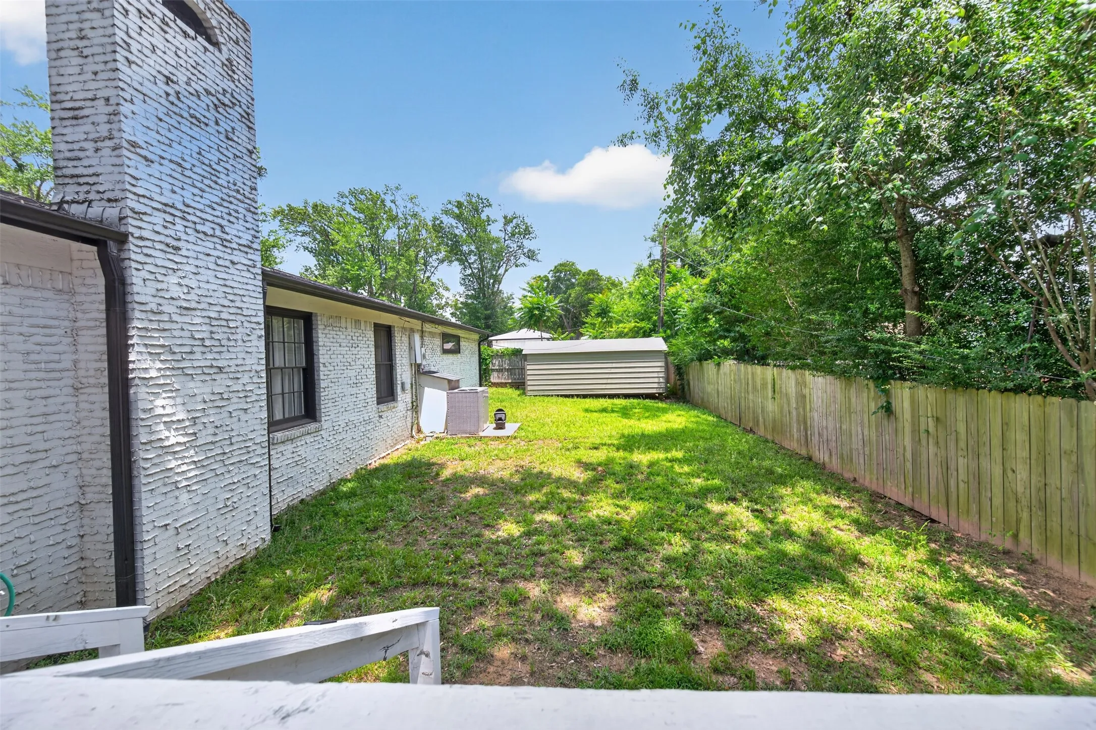 Single Family Residence For Sale in Henderson County , 902 Ward Lane, Athens, Texas 75751, 4 Bedroom, 3 Bathroom, Garage spaces, 2,844 Sqft, built in 1971, Preowned, Price $398,000, mls#21254767, Real Estate Agent in Athens, Homes For Sale in Henderson county, Homes For Sale in Athens, Realtor in Athens Texas, Real Estate Brokerage Independent Realty Texas, Luminita Cordes Realtor