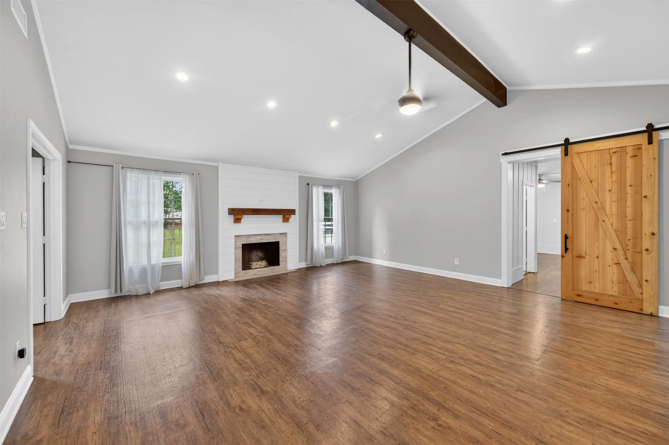 Single Family Residence For Sale in Henderson County , 902 Ward Lane, Athens, Texas 75751, 4 Bedroom, 3 Bathroom, Garage spaces, 2,844 Sqft, built in 1971, Preowned, Price $398,000, mls#21254767, Real Estate Agent in Athens, Homes For Sale in Henderson county, Homes For Sale in Athens, Realtor in Athens Texas, Real Estate Brokerage Independent Realty Texas, Luminita Cordes Realtor