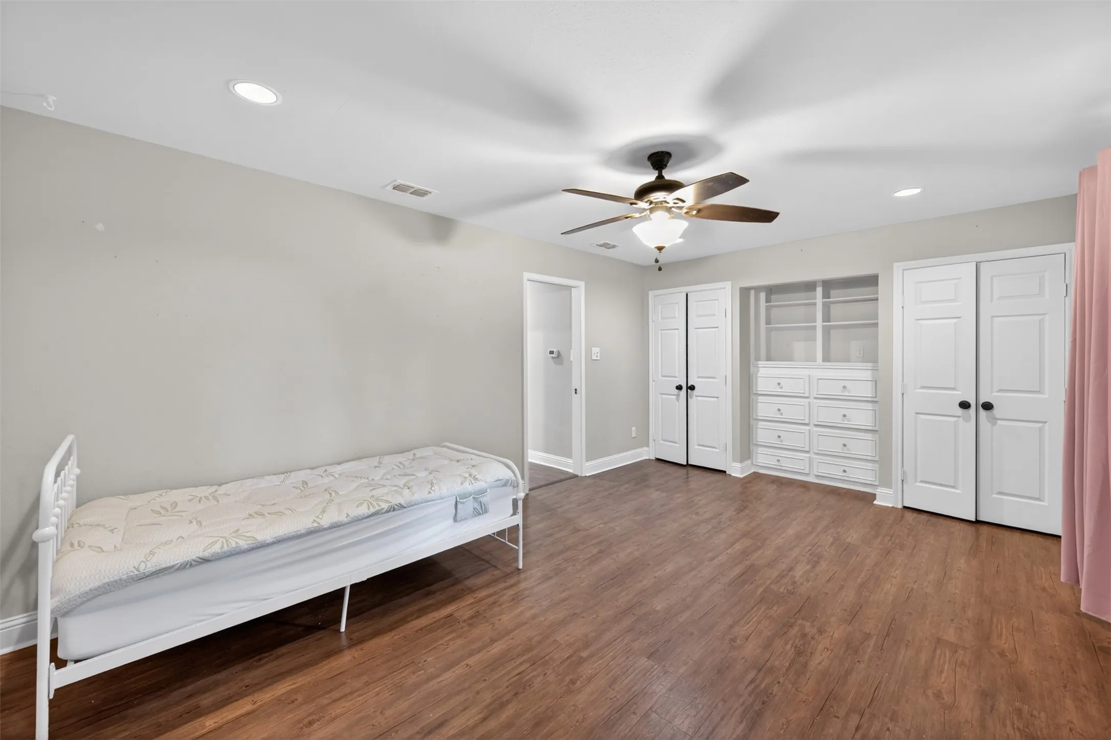 Single Family Residence For Sale in Henderson County , 902 Ward Lane, Athens, Texas 75751, 4 Bedroom, 3 Bathroom, Garage spaces, 2,844 Sqft, built in 1971, Preowned, Price $398,000, mls#21254767, Real Estate Agent in Athens, Homes For Sale in Henderson county, Homes For Sale in Athens, Realtor in Athens Texas, Real Estate Brokerage Independent Realty Texas, Luminita Cordes Realtor